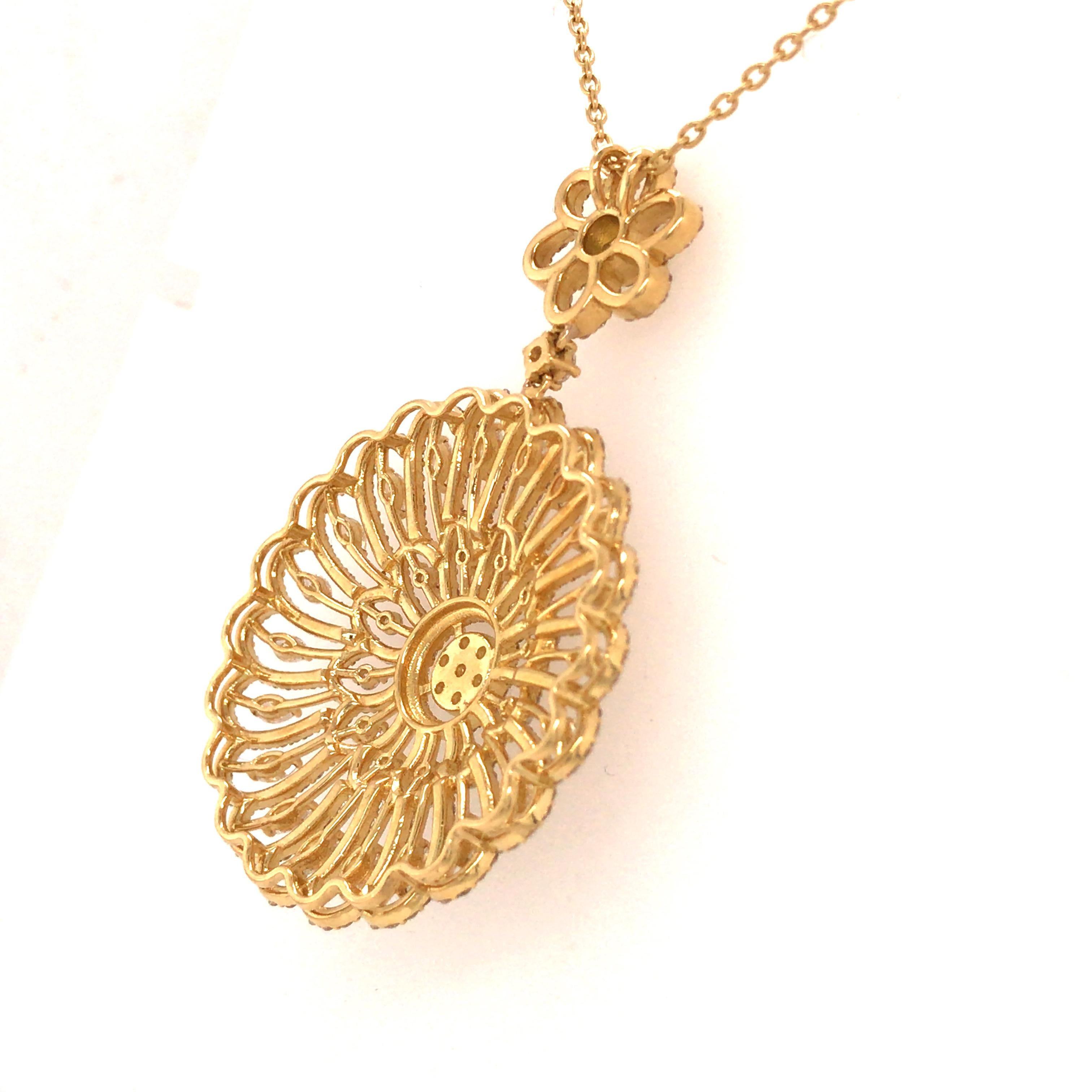 18K Diamond Flower and Drop Pendant on Diamond by The Yard Chain Yellow Gold In Good Condition For Sale In Boca Raton, FL