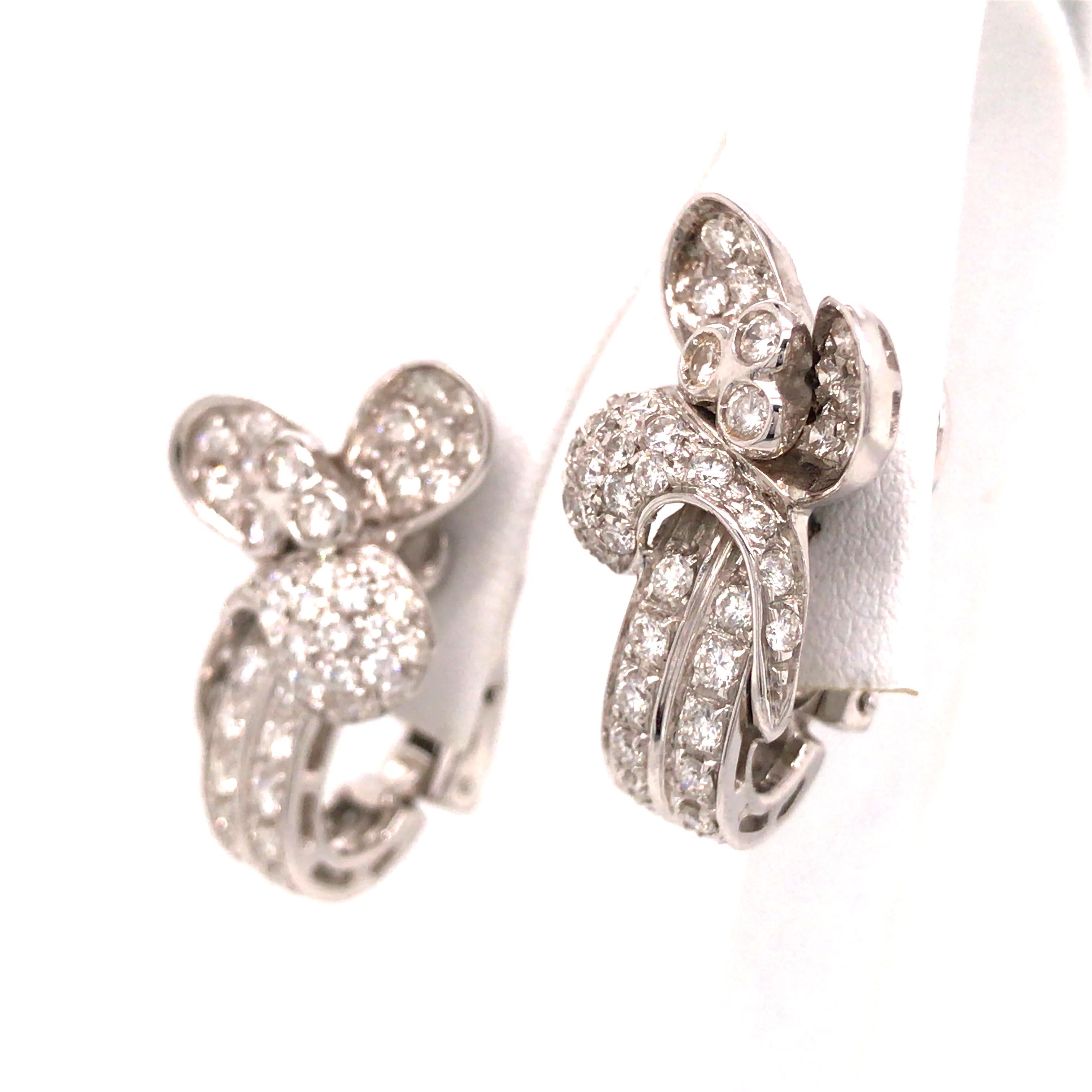 Round Cut 18K Diamond Flower Cluster Earring White Gold