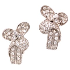 Weißgold-Ohrring mit Blumen-Cluster aus 18 Karat Diamant