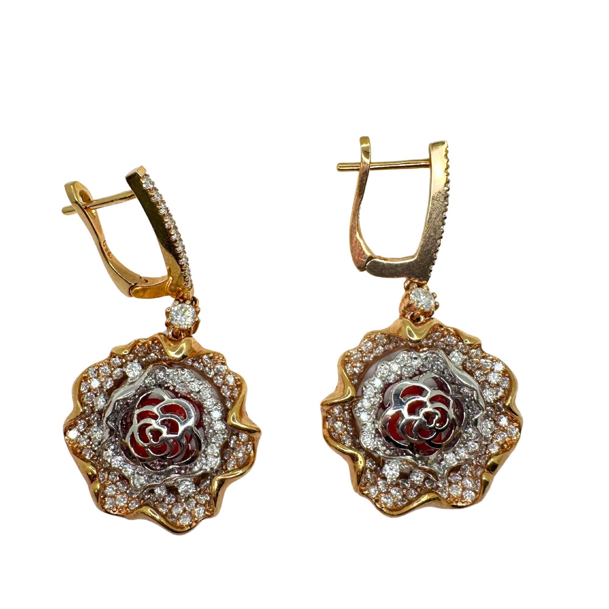 18k Diamond Flower Earrings In Good Condition For Sale In New York, NY
