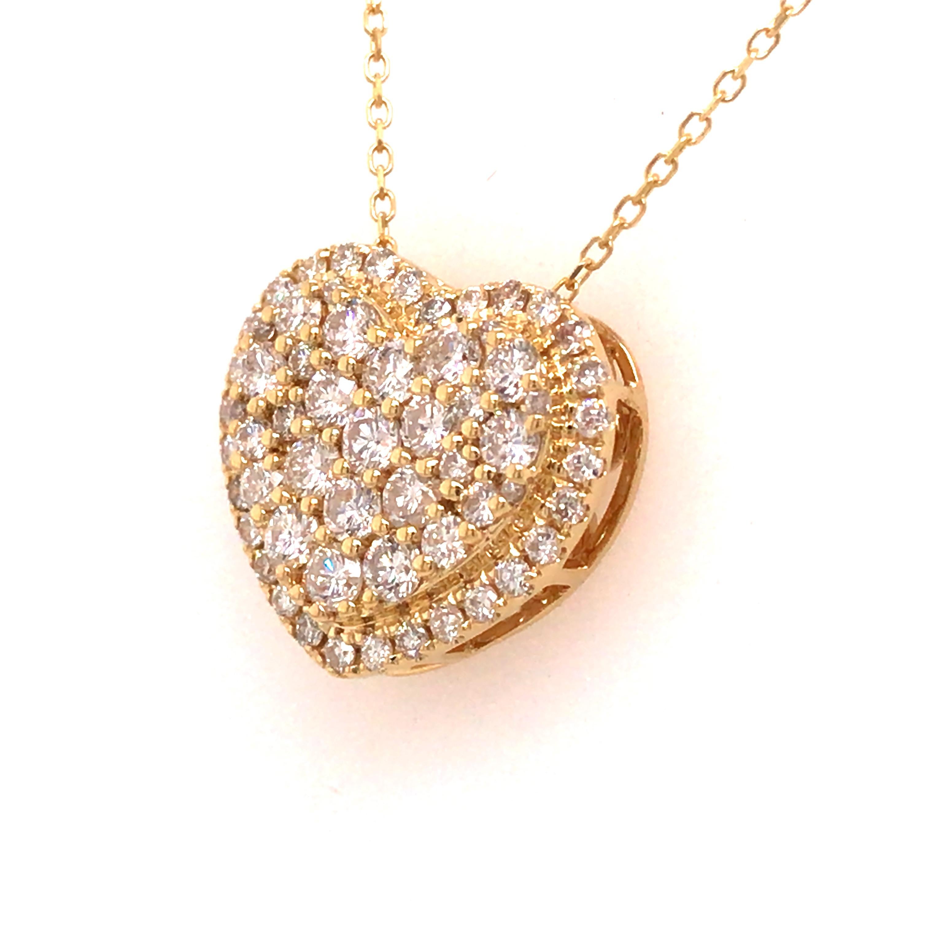 Round Cut 18K Diamond Heart Cluster Pendant Yellow Gold For Sale