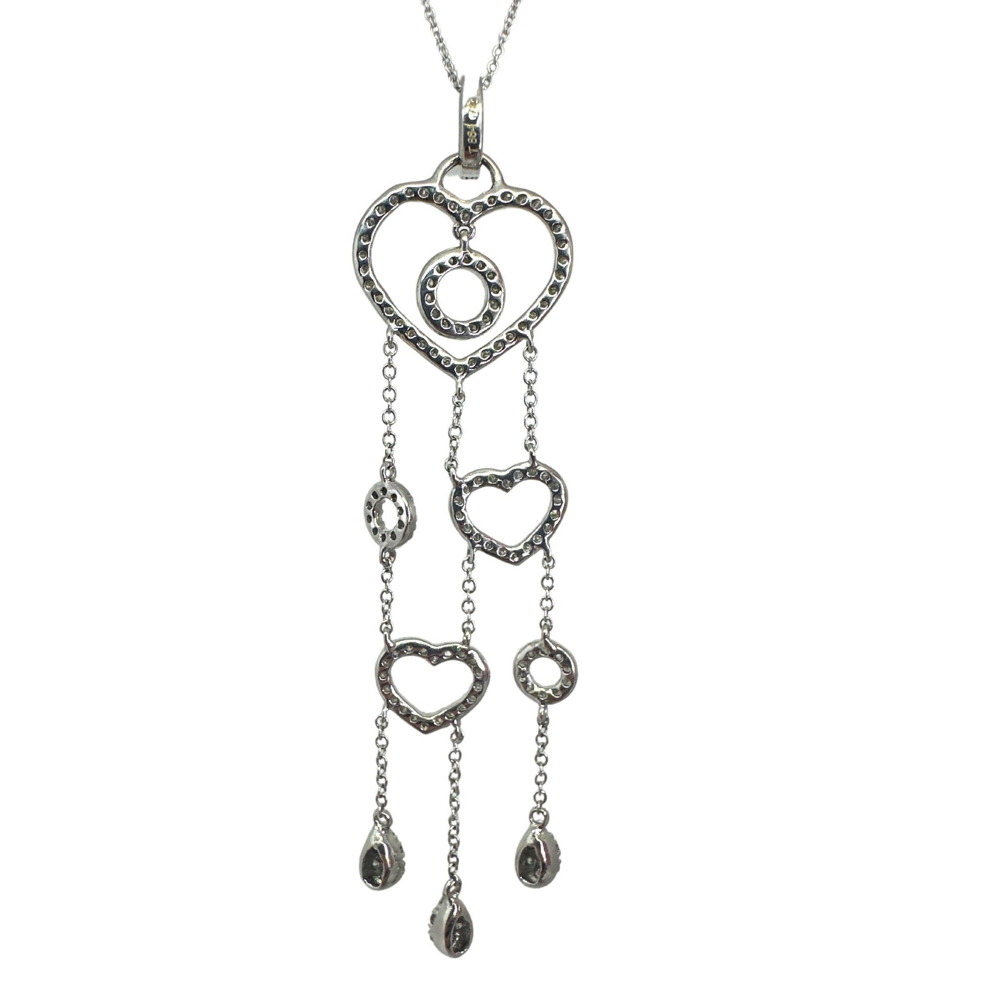 Taglio rotondo Collana con ciondolo a forma di cuore con diamanti 18k in vendita
