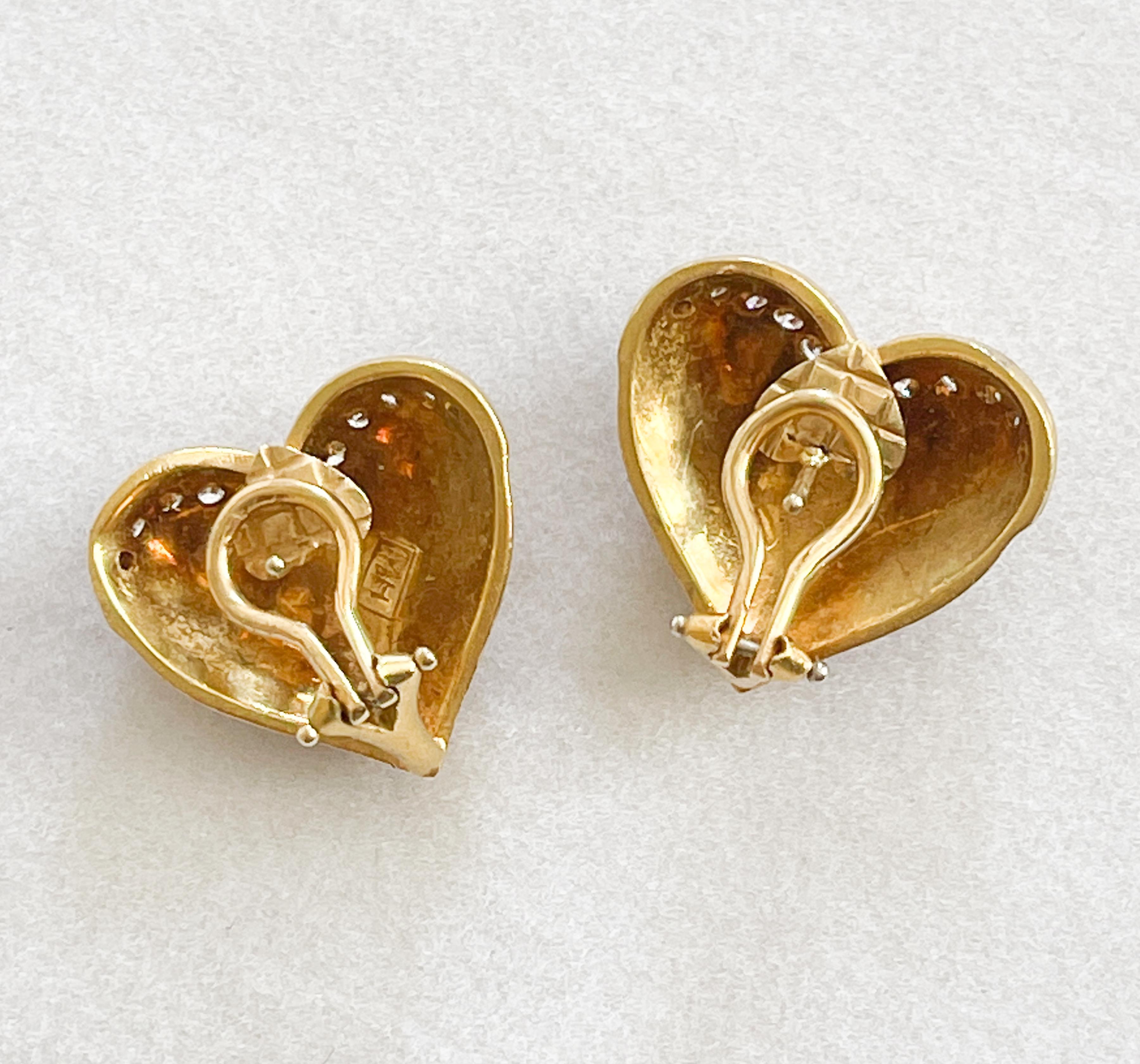 18K Diamond Heart Stud Earrings In Excellent Condition For Sale In Watertown, MA