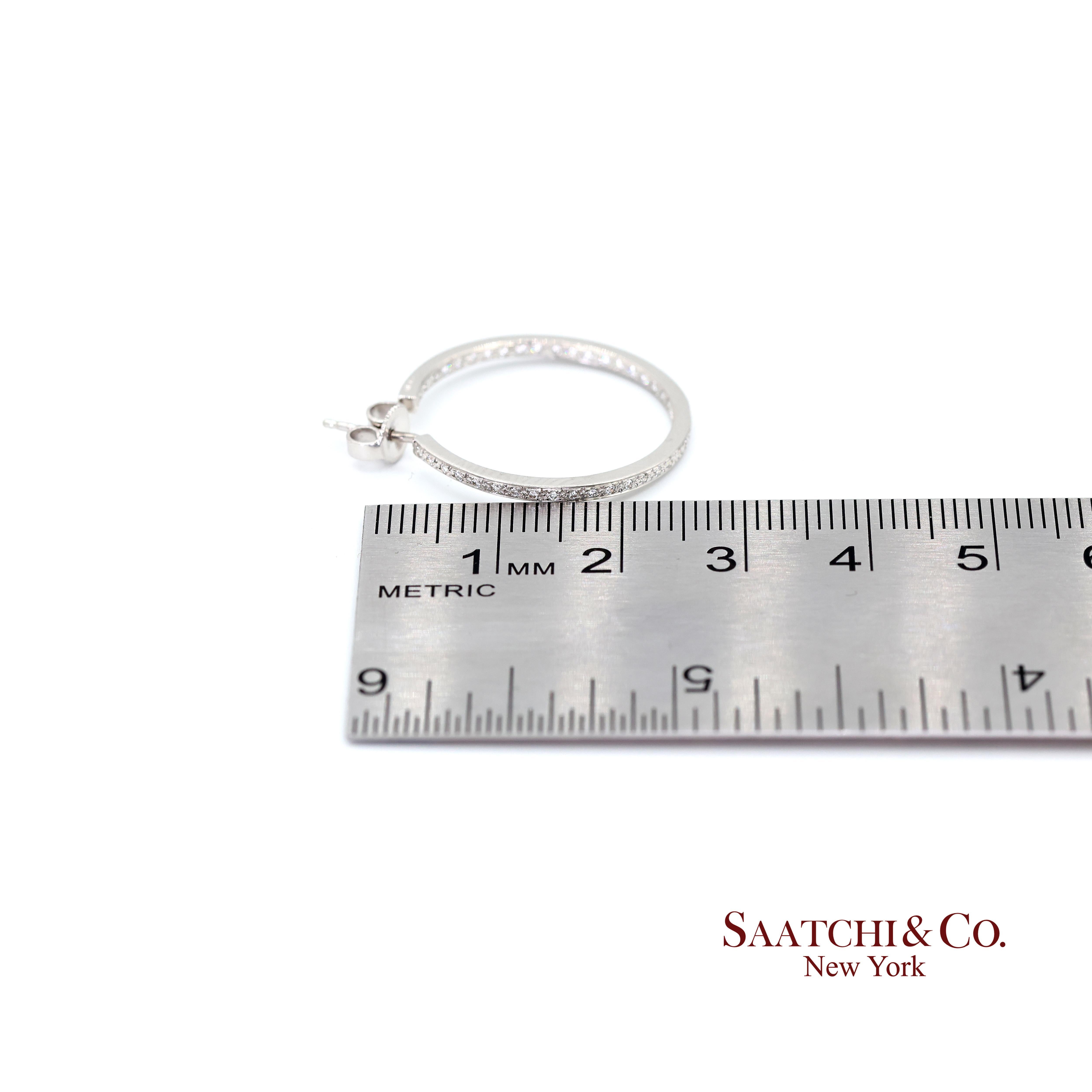 Orecchini a cerchio con diamanti da donna in oro bianco 18k Gioielli classici Lux in vendita 2