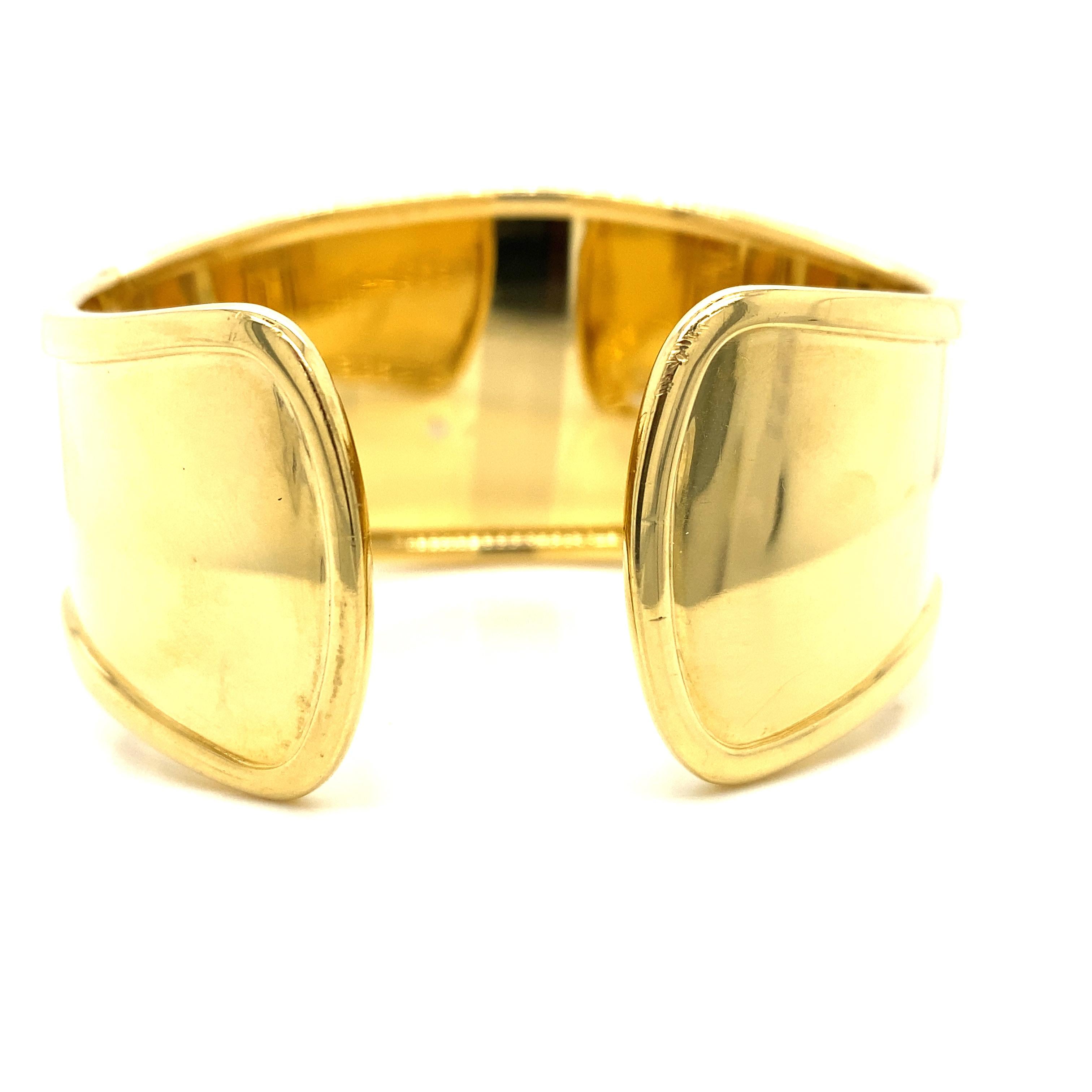 Round Cut 18K Diamond Horse Bangle Cuff Bracelet Yellow Gold For Sale