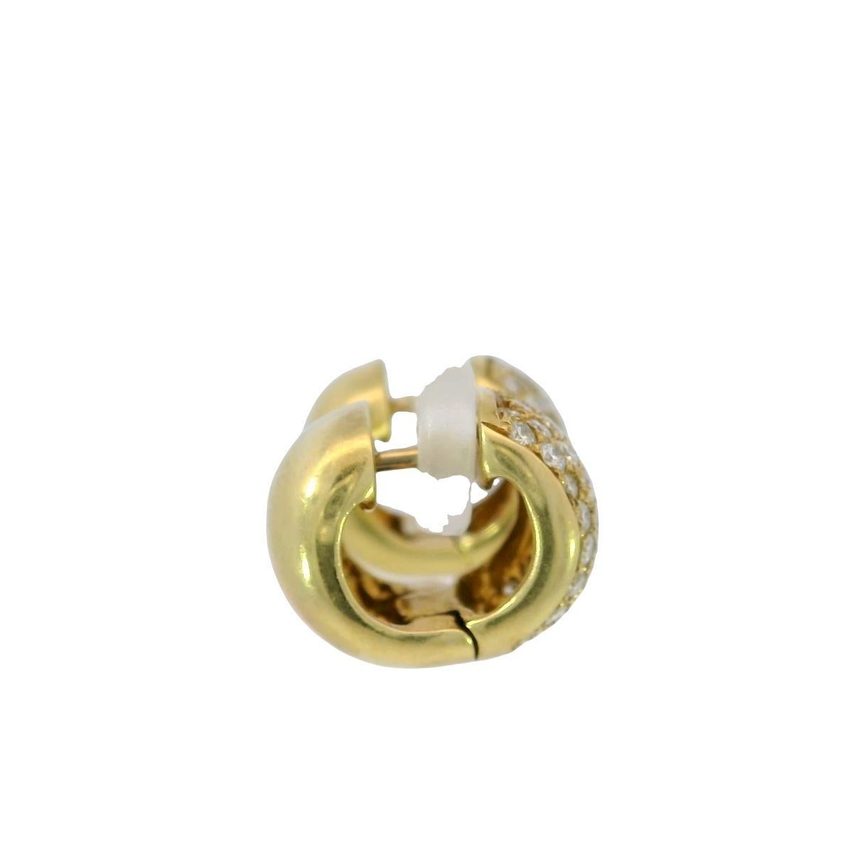 Taille ronde Boucles d'oreilles Huggie en or jaune 18 carats ~1.7ctw Diamants en vente