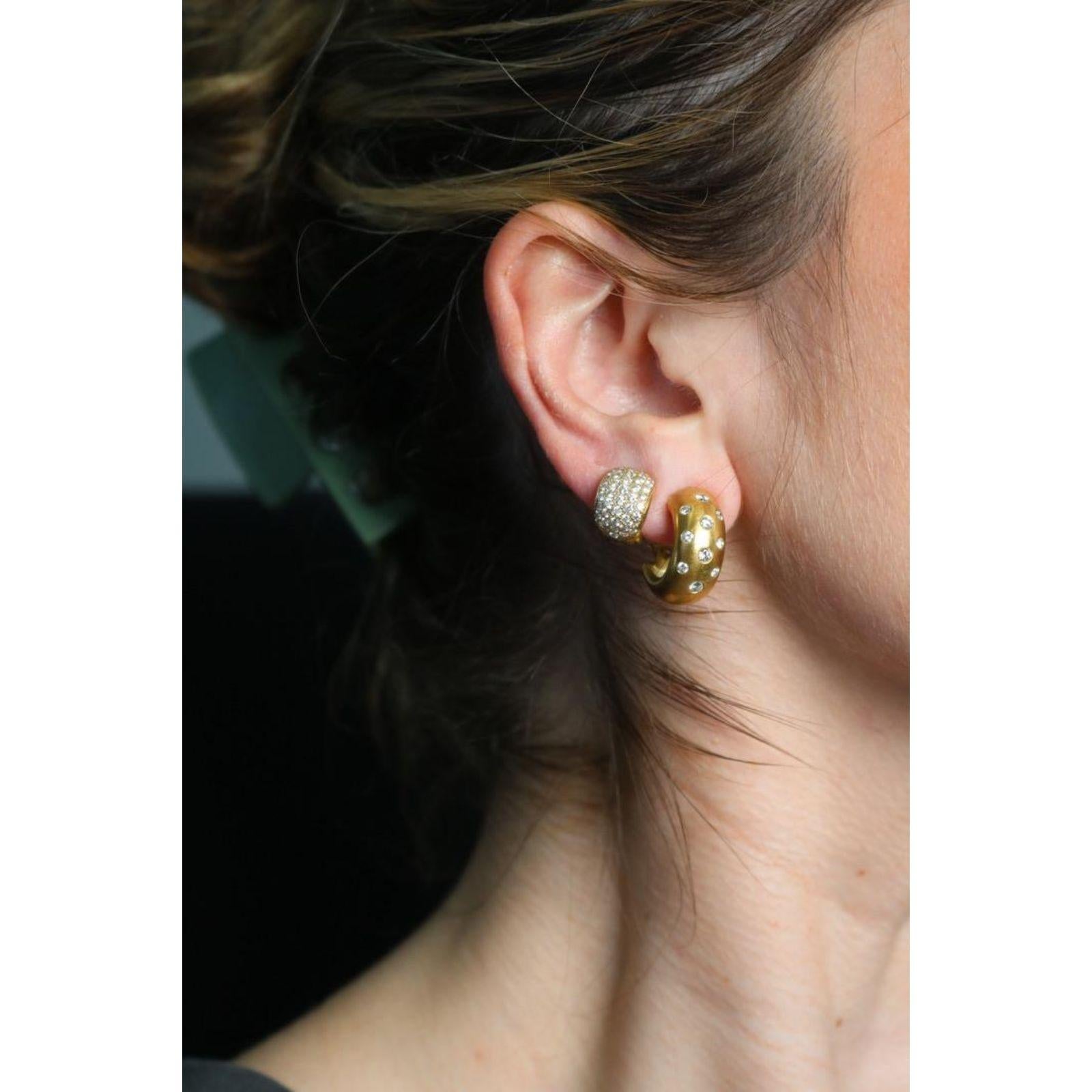 Boucles d'oreilles Huggie en or jaune 18 carats ~1.7ctw Diamants en vente 1