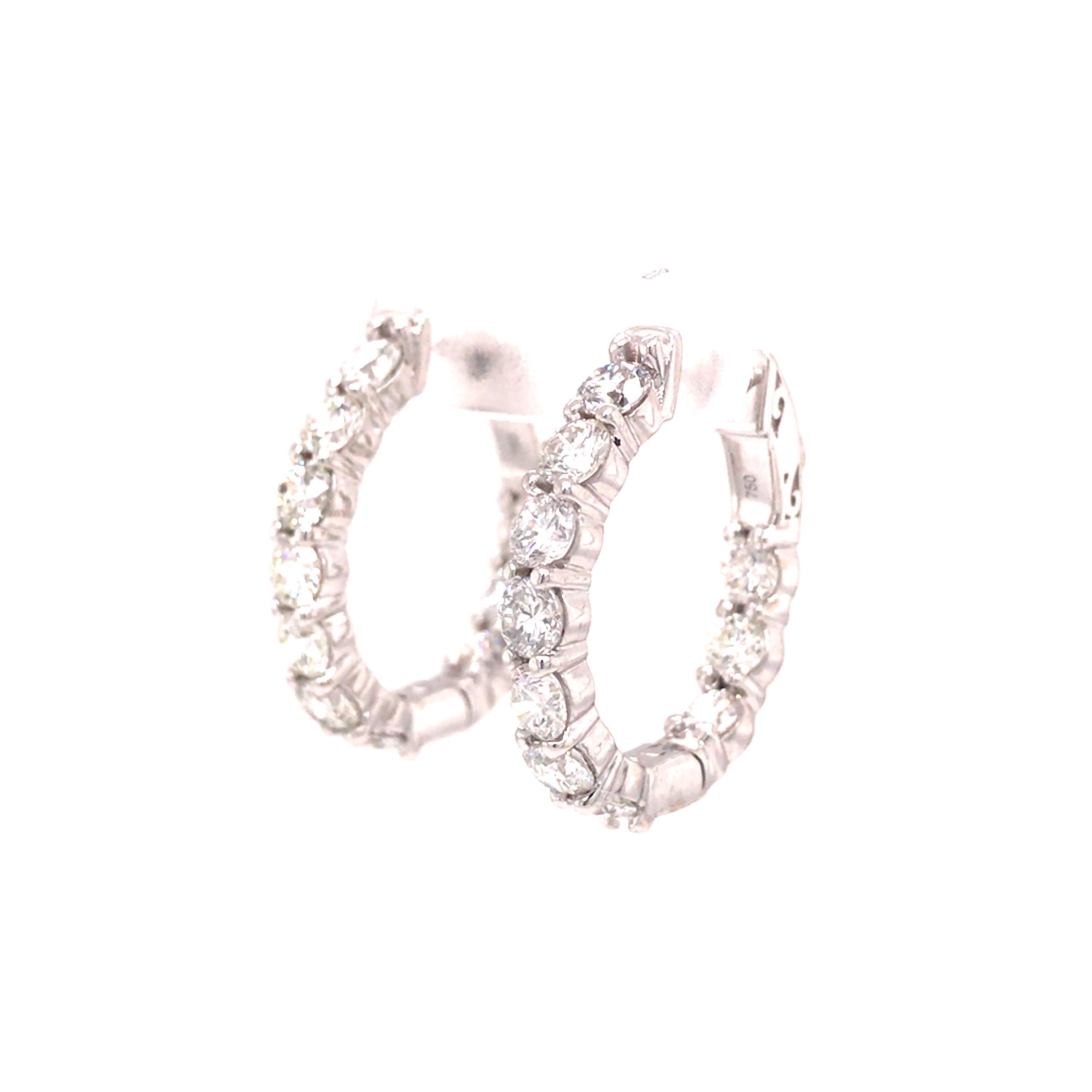 Pendientes de aro con entrada/salida de diamantes de 18 quilates Oro blanco Corte redondo en venta