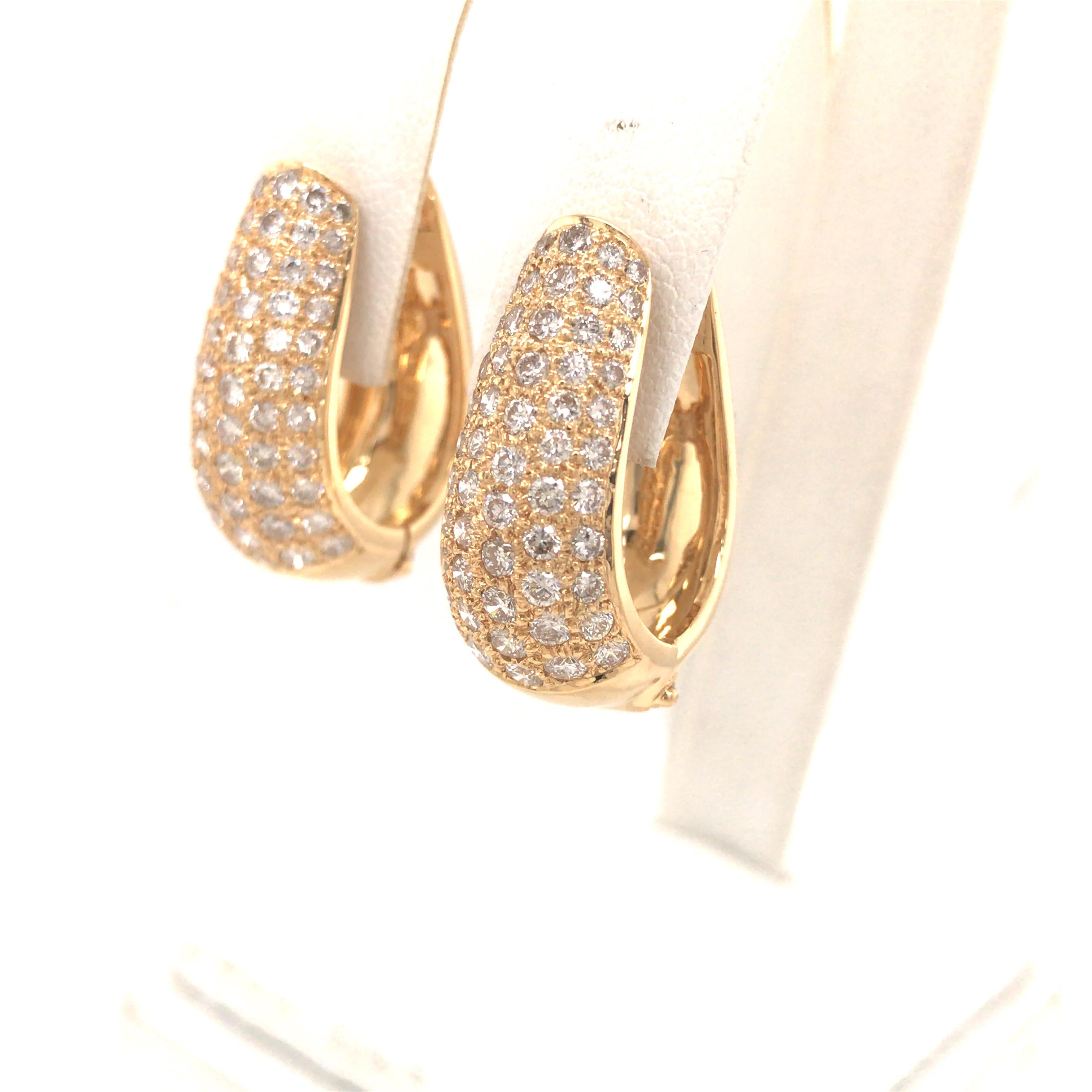18 Karat Diamond Oval Huggie Earrings Yellow Gold In Good Condition For Sale In Boca Raton, FL
