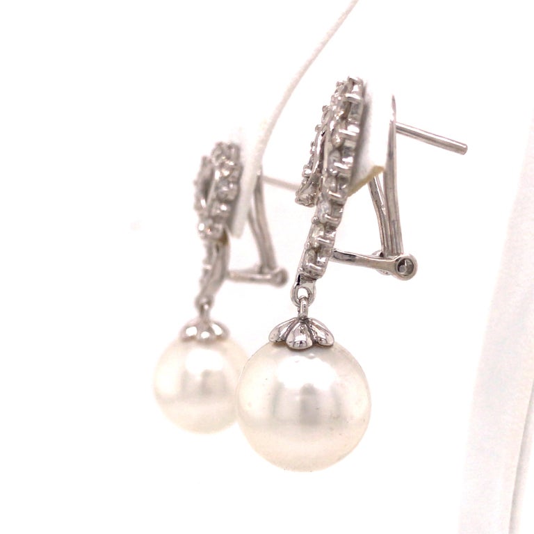 18K Diamond Pearl Drop Earrings White Gold In Good Condition For Sale In Boca Raton, FL