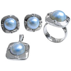 18 Karat Diamond-Pearl Set, Earring, Pendant and Ring