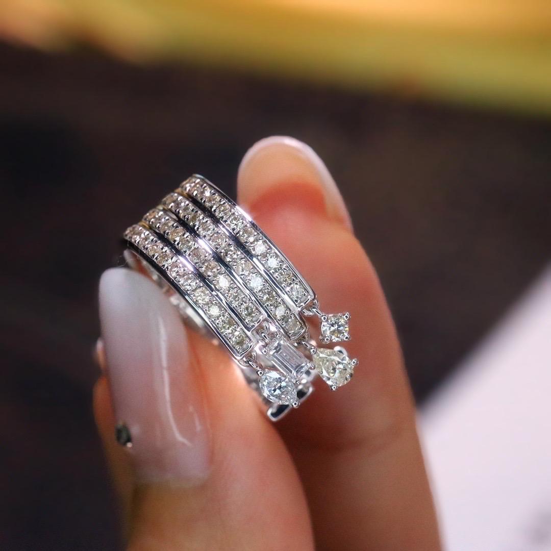 Brilliant Cut 18k Diamond Pinkie Ring with 1.6 Ct Diamond For Sale