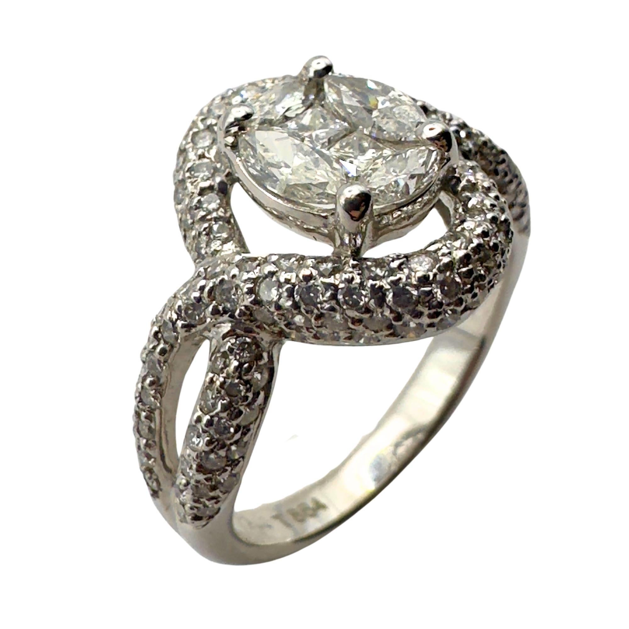 Concediti il lusso con questo splendido anello con diamanti a 18 carati. Con 1,17 carati di diamanti incastonati in oro bianco 18 carati, questo anello emana eleganza e raffinatezza. Con una misura di 6,25 e un peso di 5,19 grammi, è l'aggiunta