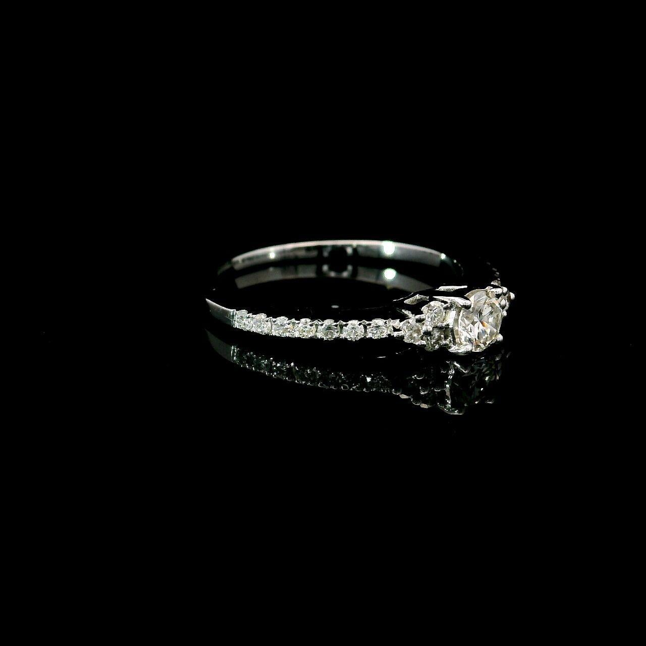 Taille ronde Bague en diamant 18K en vente