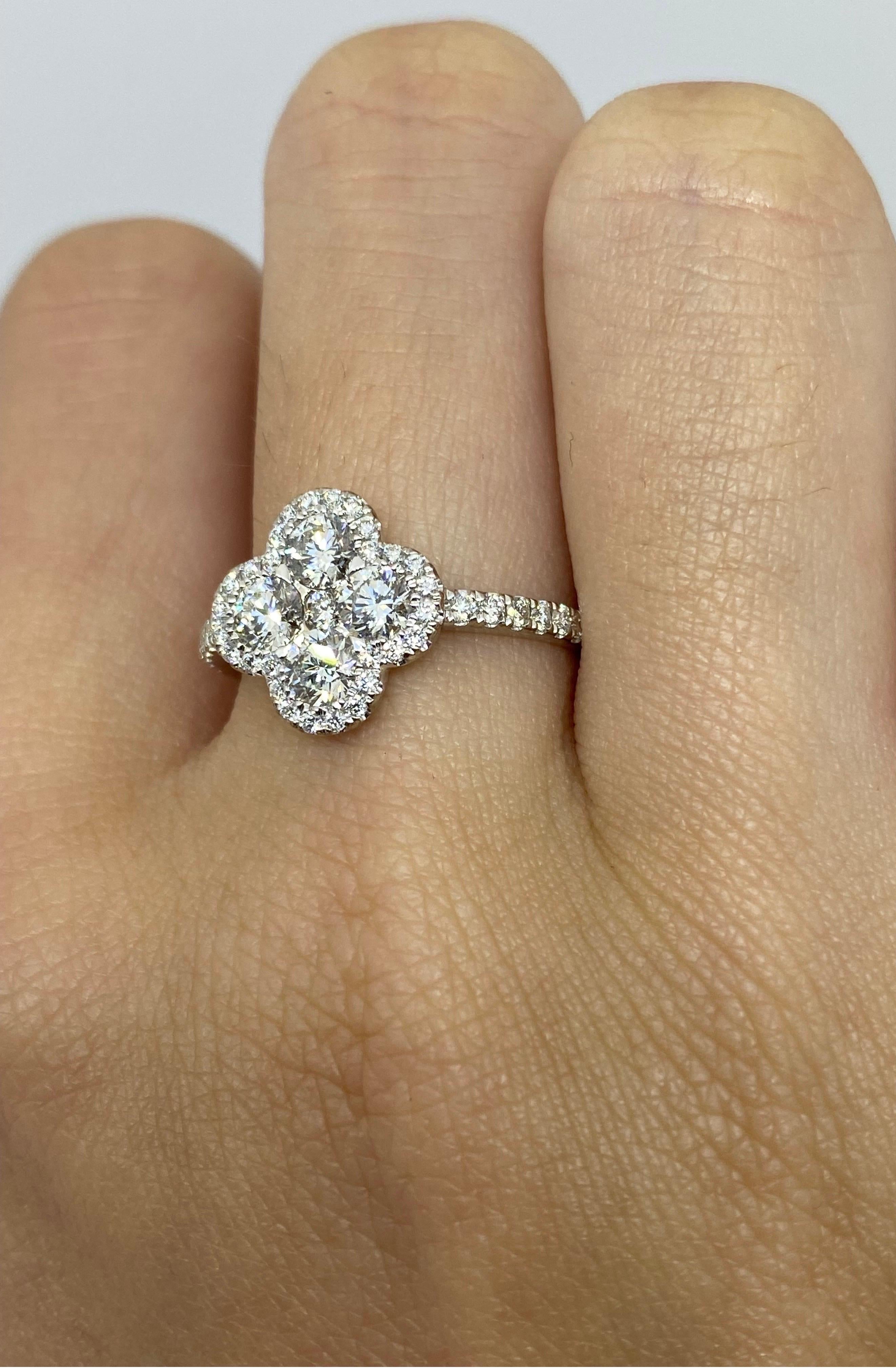 18k Diamond Ring In New Condition For Sale In Hong Kong, CN