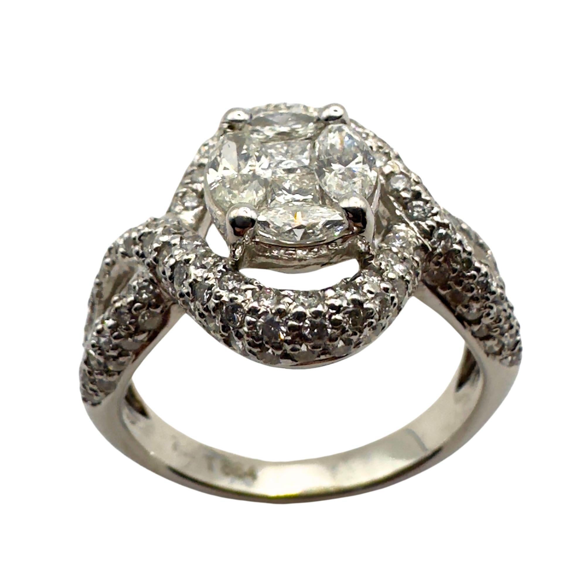 18k Diamond Ring In Good Condition For Sale In New York, NY