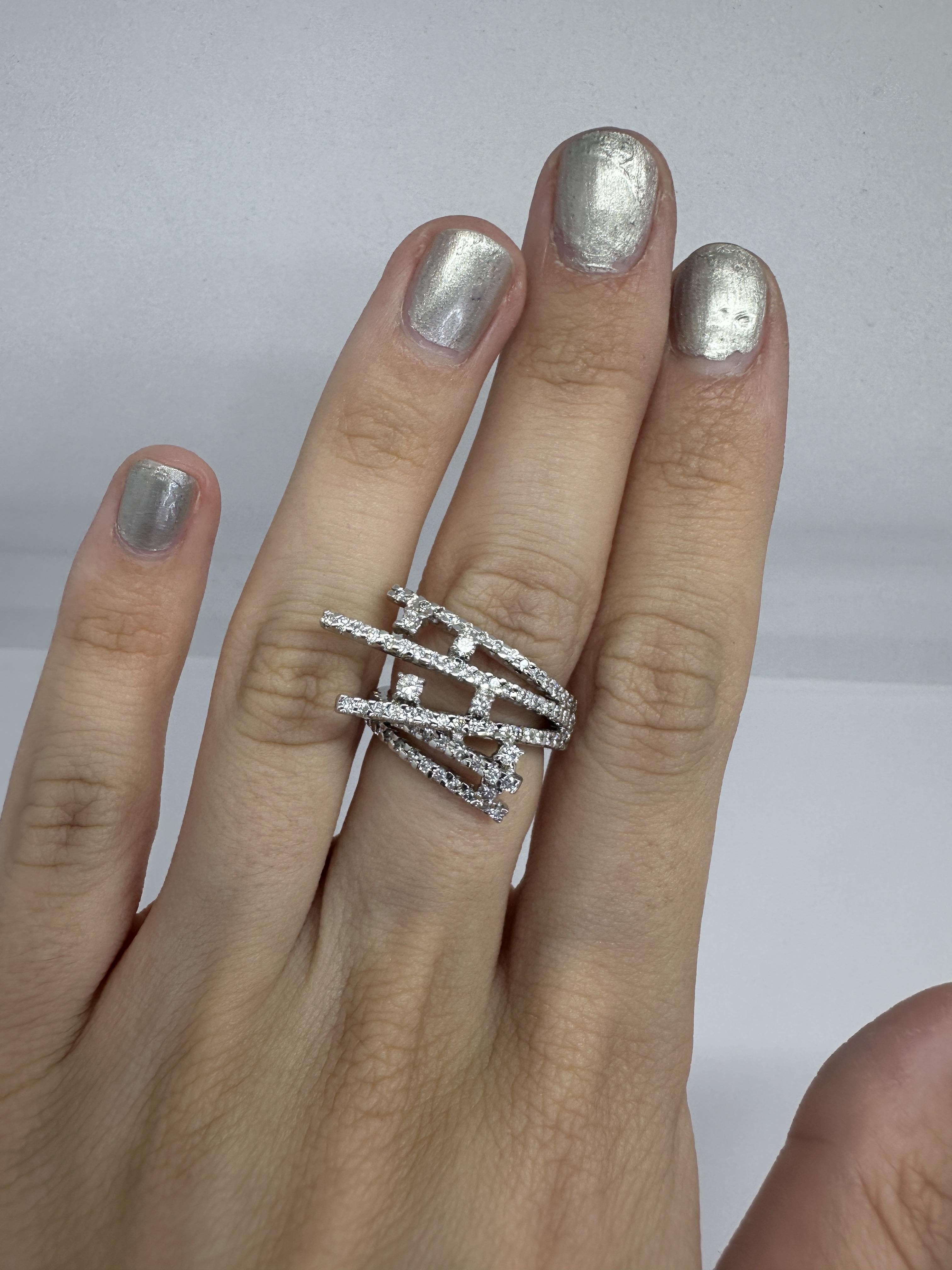 Women's 18K Diamond Ring For Sale