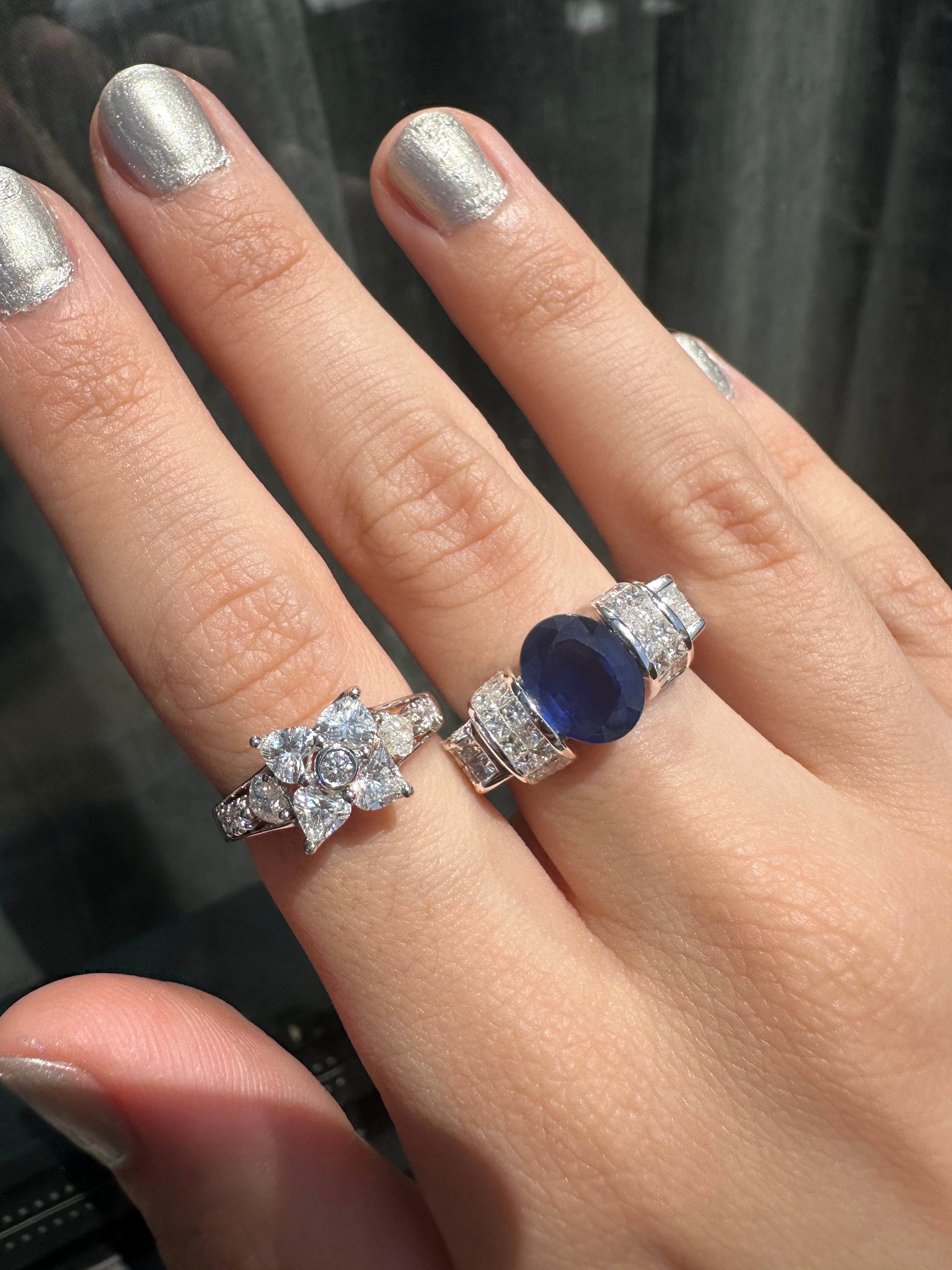 18k Diamond Ring with Floral Design and Side Heart Shaped Diamonds. For Sale 5