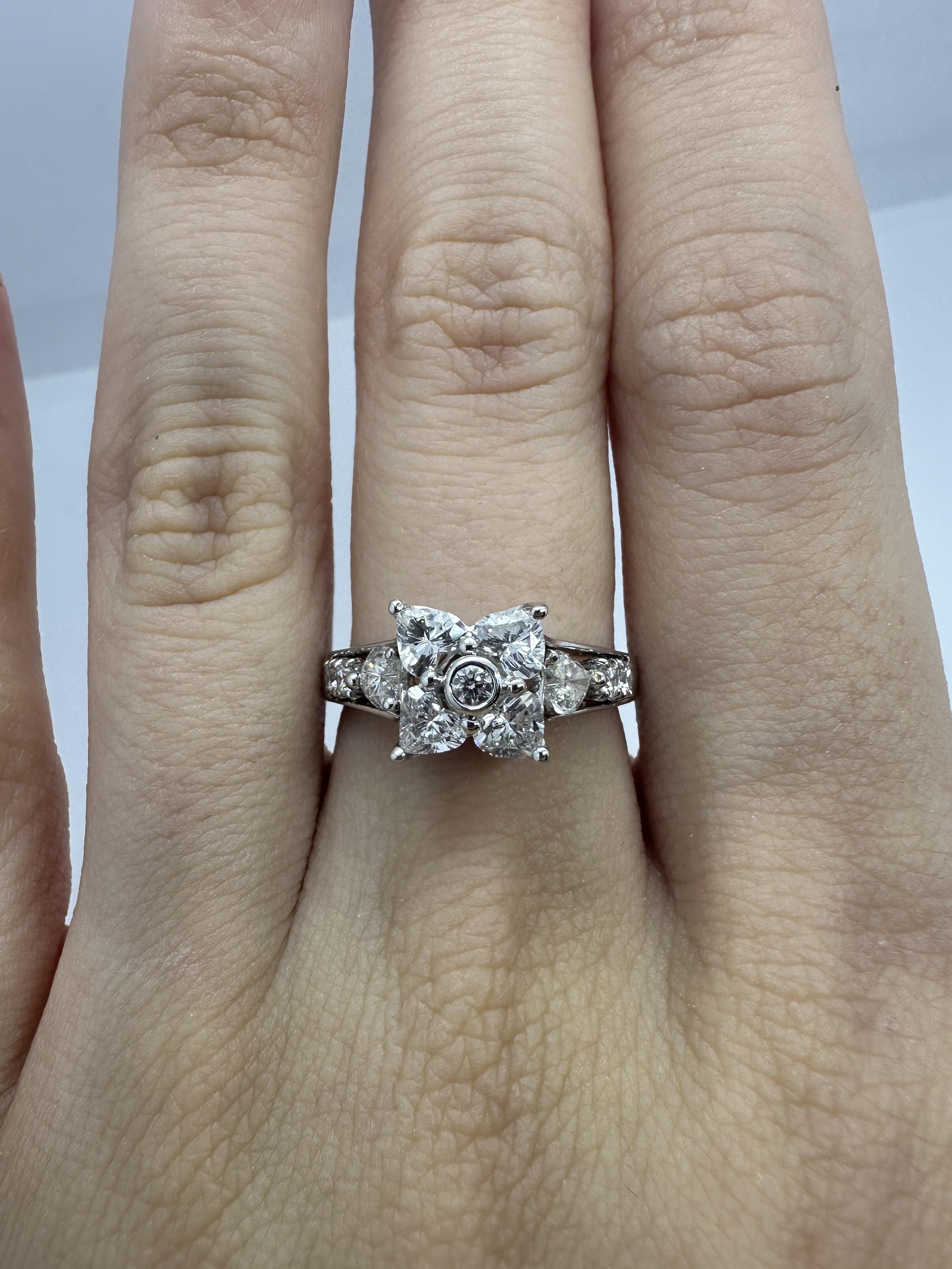 18k Diamond Ring with Floral Design and Side Heart Shaped Diamonds. For Sale 6