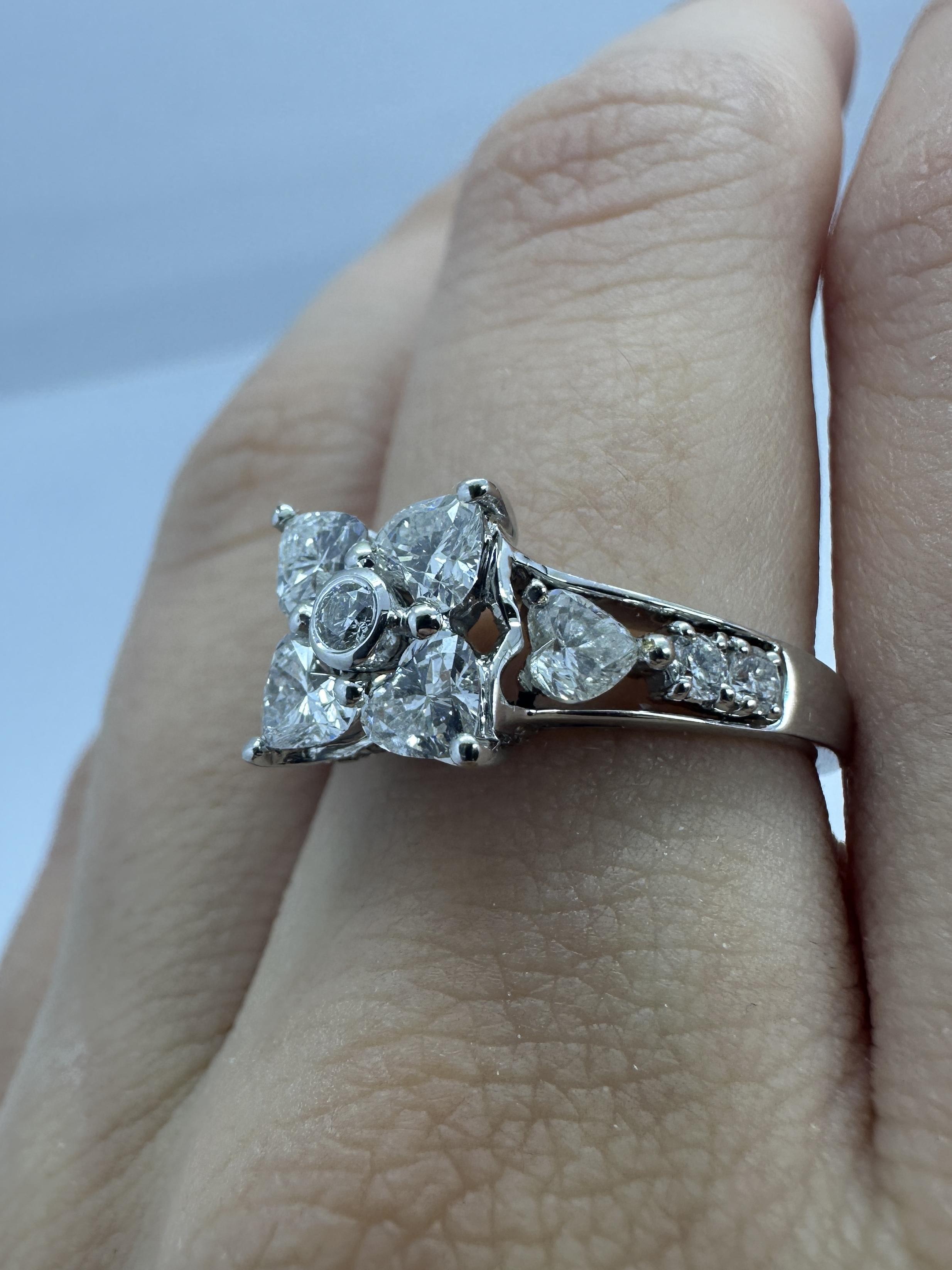 18k Diamond Ring with Floral Design and Side Heart Shaped Diamonds. For Sale 7