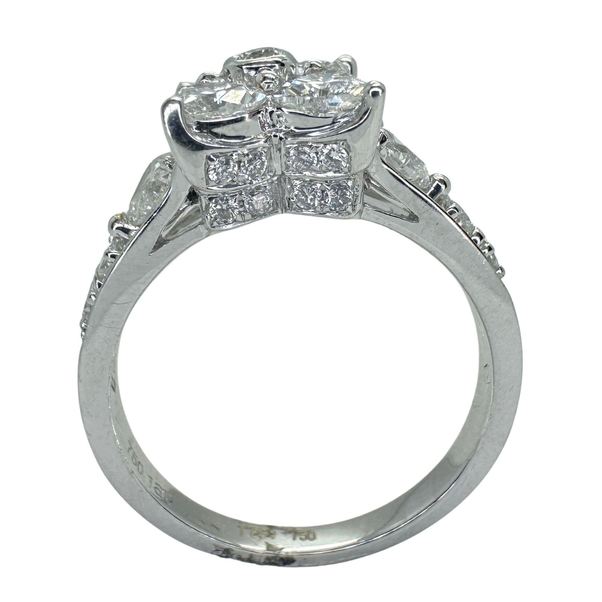 18k Diamond Ring with Floral Design and Side Heart Shaped Diamonds. In Good Condition For Sale In New York, NY