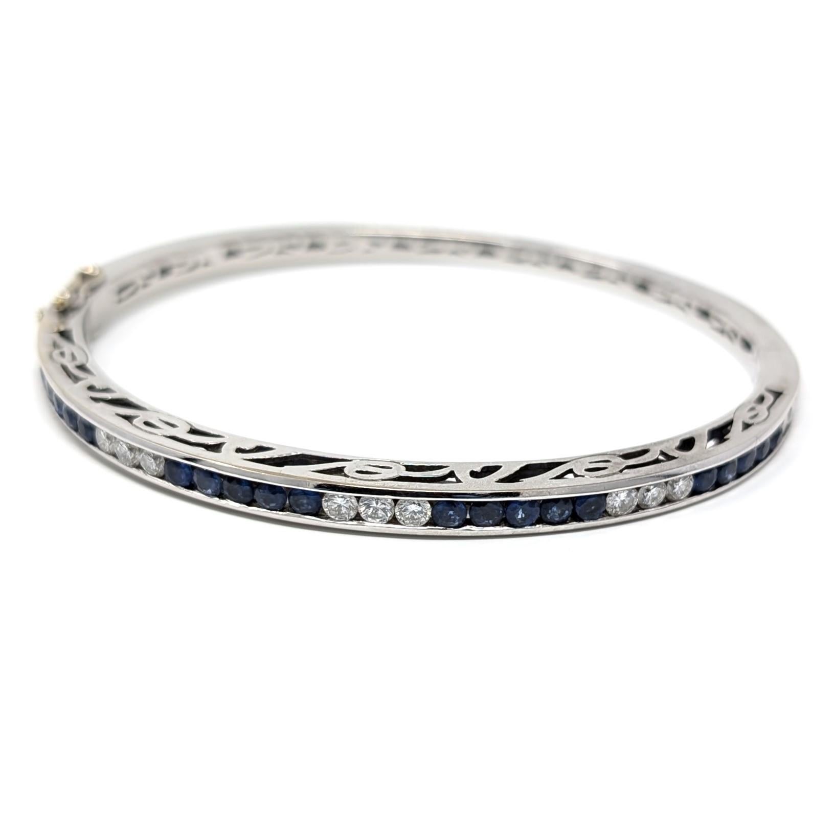 Taille ronde 18k Bracelet diamant saphir à charnière en or blanc massif Signé Designer Open Work en vente
