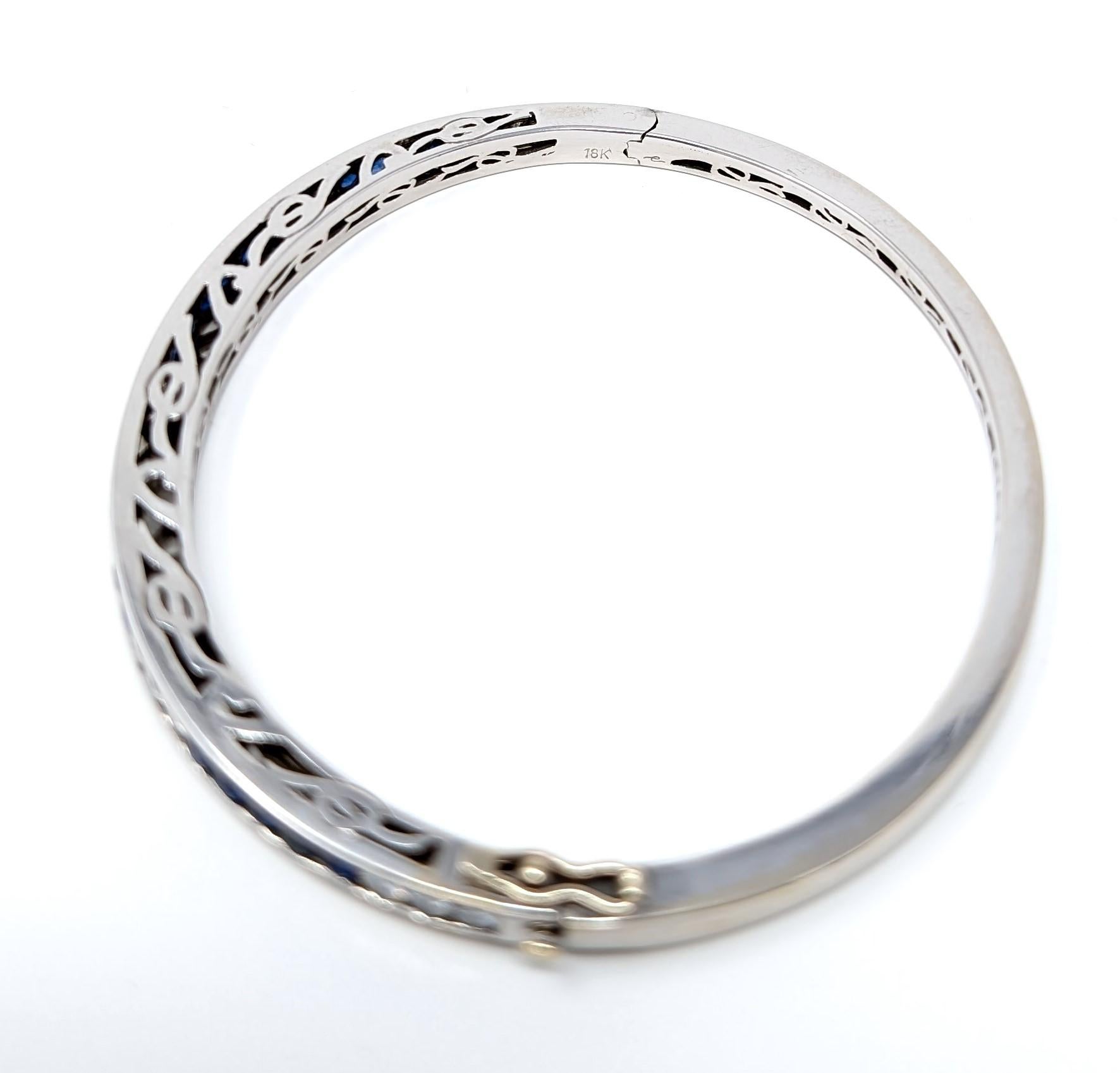 18k Bracelet diamant saphir à charnière en or blanc massif Signé Designer Open Work Pour femmes en vente