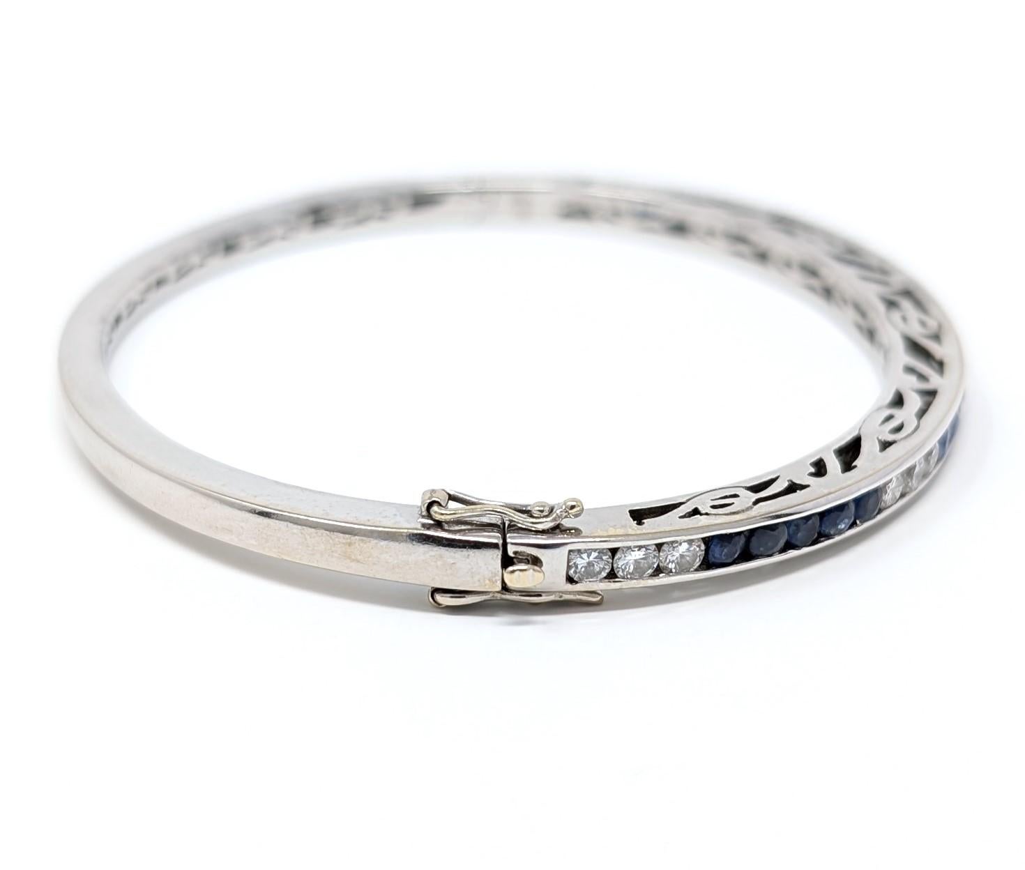 18k Bracelet diamant saphir à charnière en or blanc massif Signé Designer Open Work en vente 1