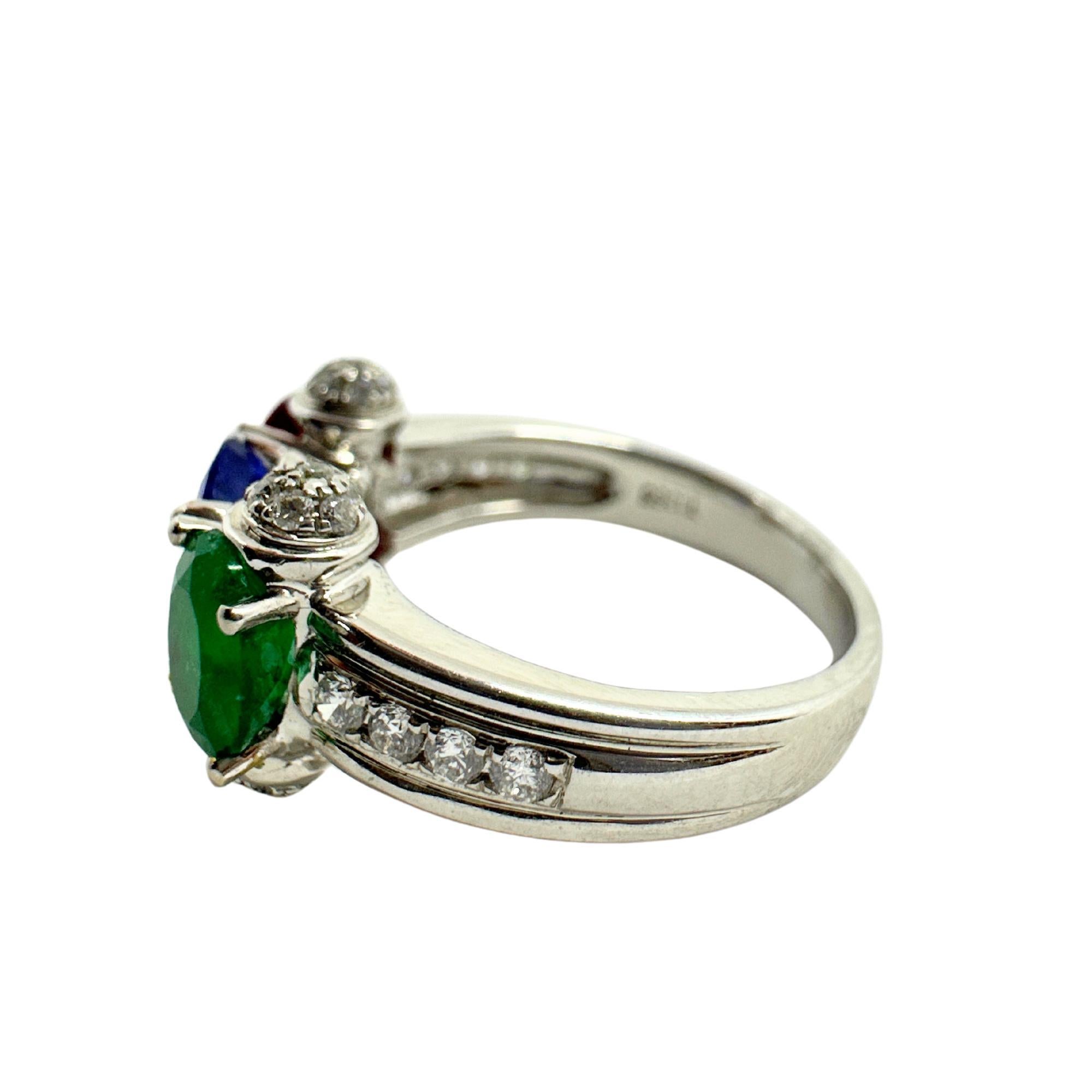 Ring aus 18 Karat Diamant, Saphir, Smaragd und Rubin im Zustand „Gut“ im Angebot in New York, NY