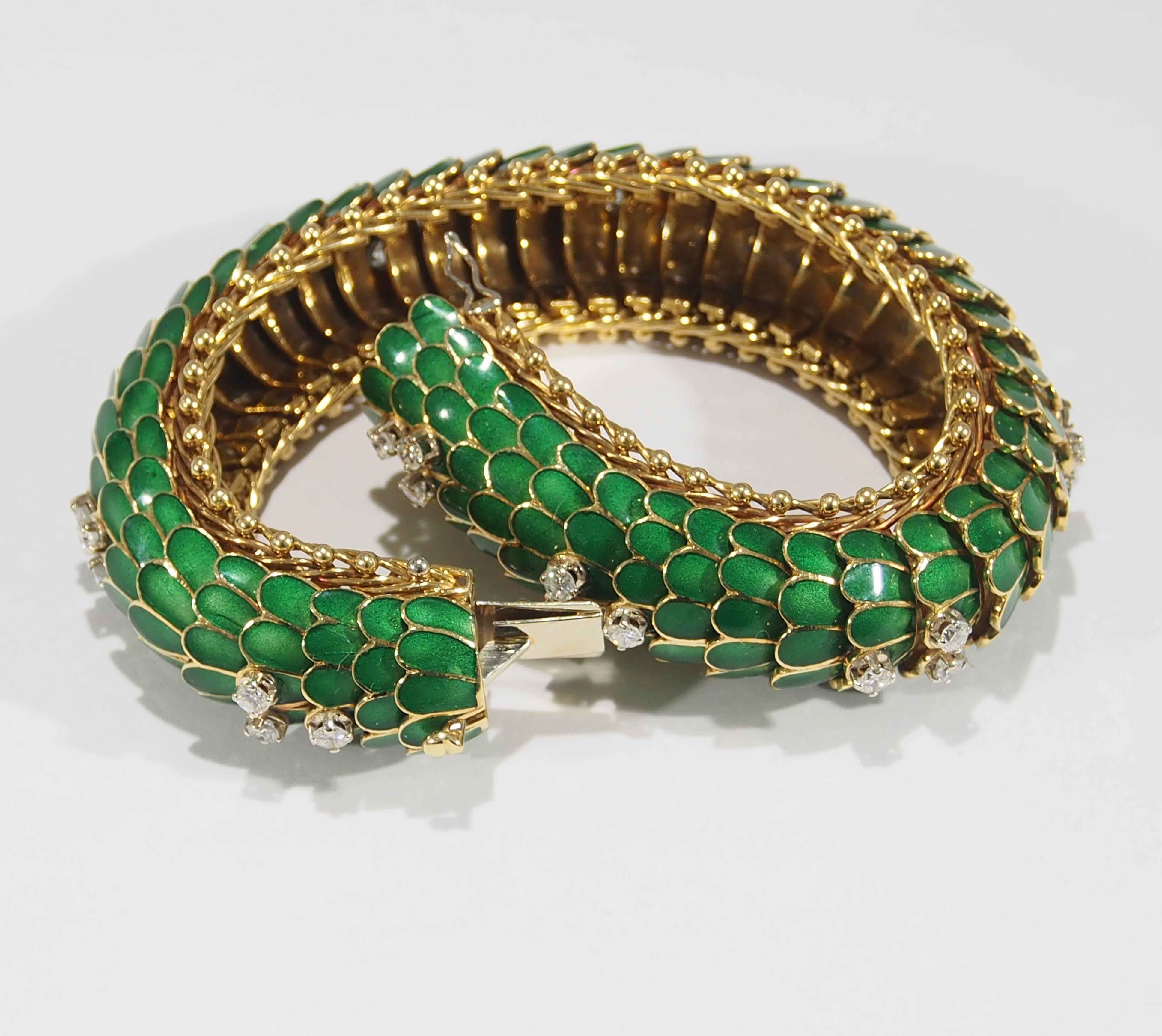 18 Karat Diamond Snake Bracelet Yellow Gold Green Enamel In Good Condition In Boca Raton, FL