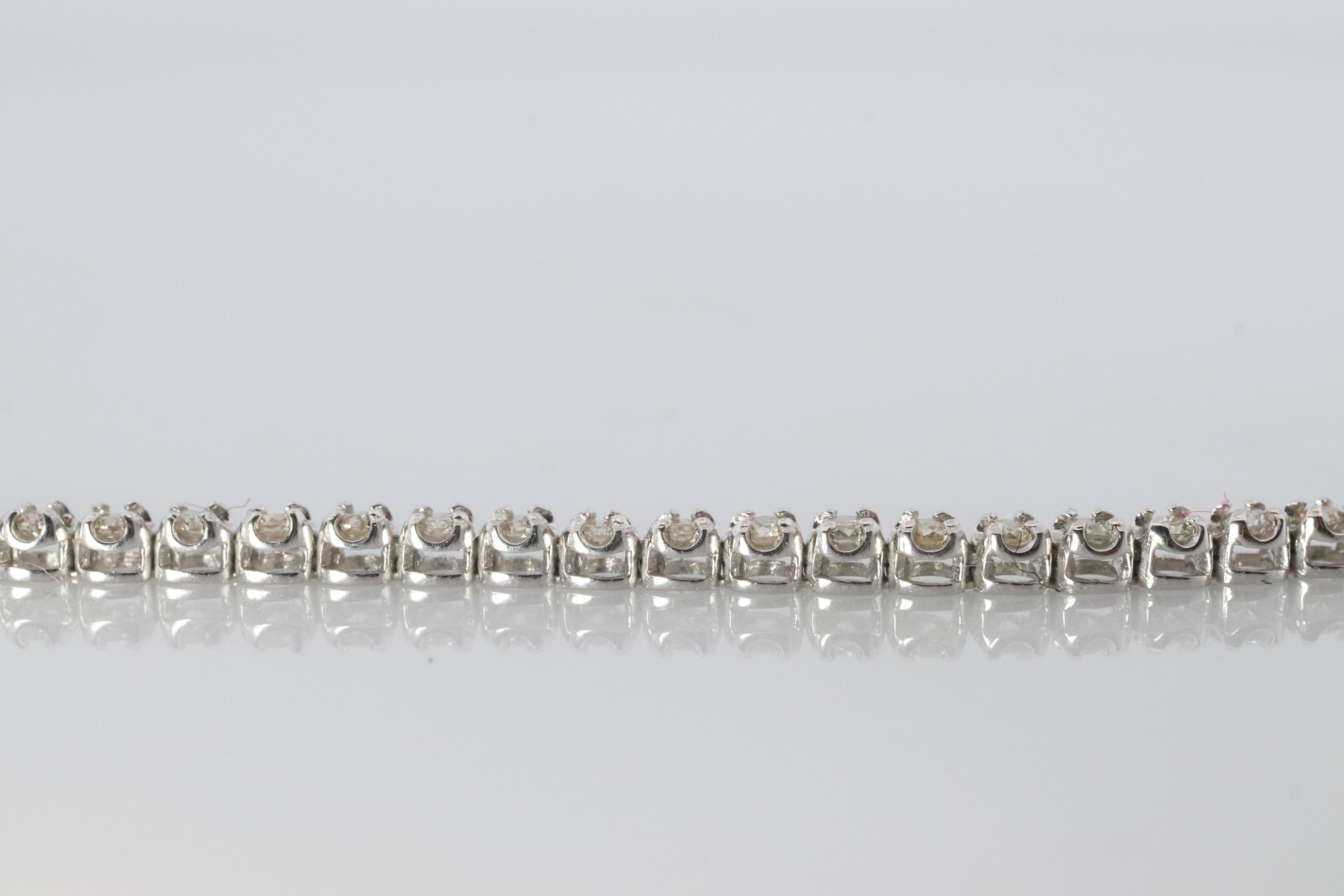 18k Diamond Tennis Bracelet. 18k White Gold round diamond Tennis bracelet. 1CTW For Sale 1