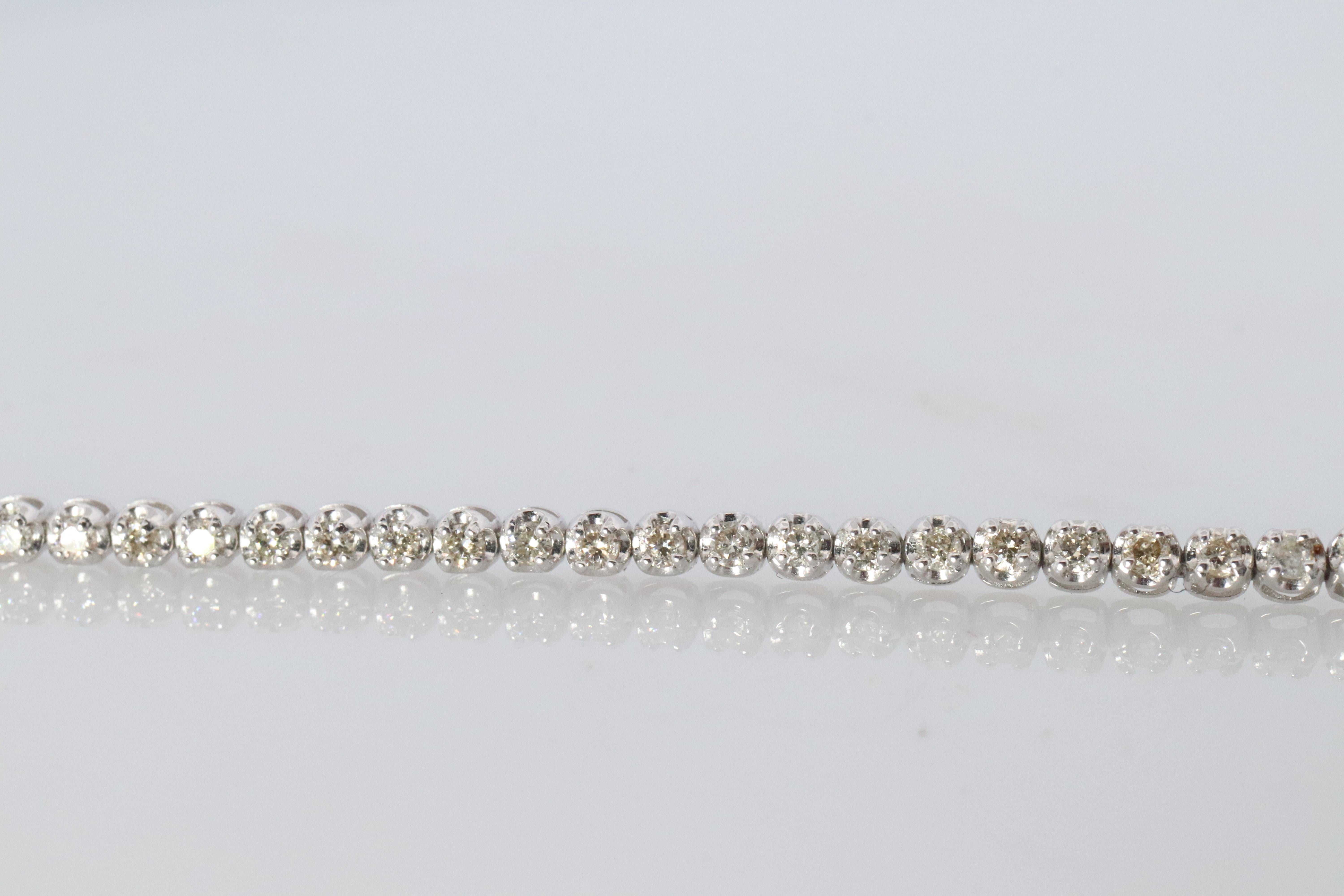 18k Diamond Tennis Bracelet. 18k White Gold round diamond Tennis bracelet. 1CTW For Sale 2
