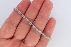 Pulsera de tenis de diamantes de 18k. Pulsera de tenis de oro blanco de 18 quilates con diamantes redondos. 2CTW