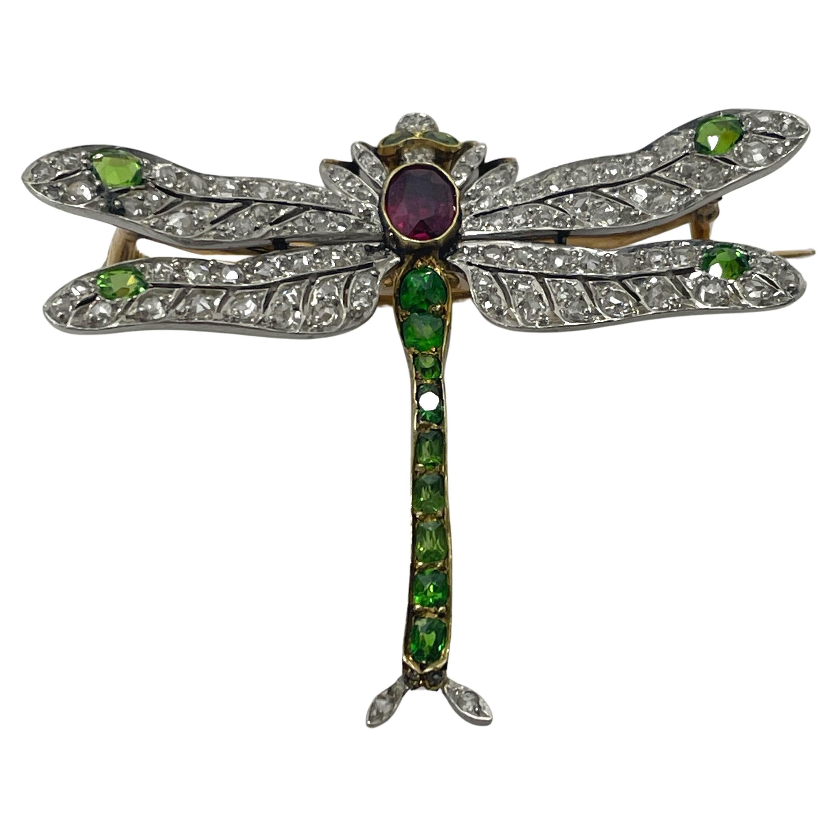 Broche libellule en diamant, tsavorite et rubis 18K