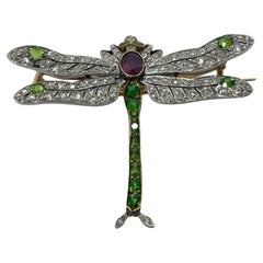 Broche libellule en diamant, tsavorite et rubis 18K