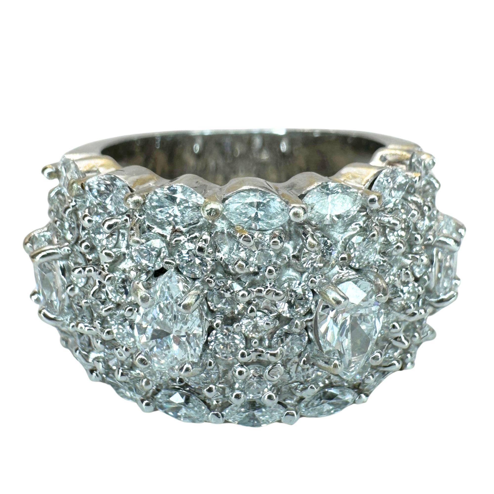 18k Diamond Wide Band Ring In Good Condition For Sale In New York, NY