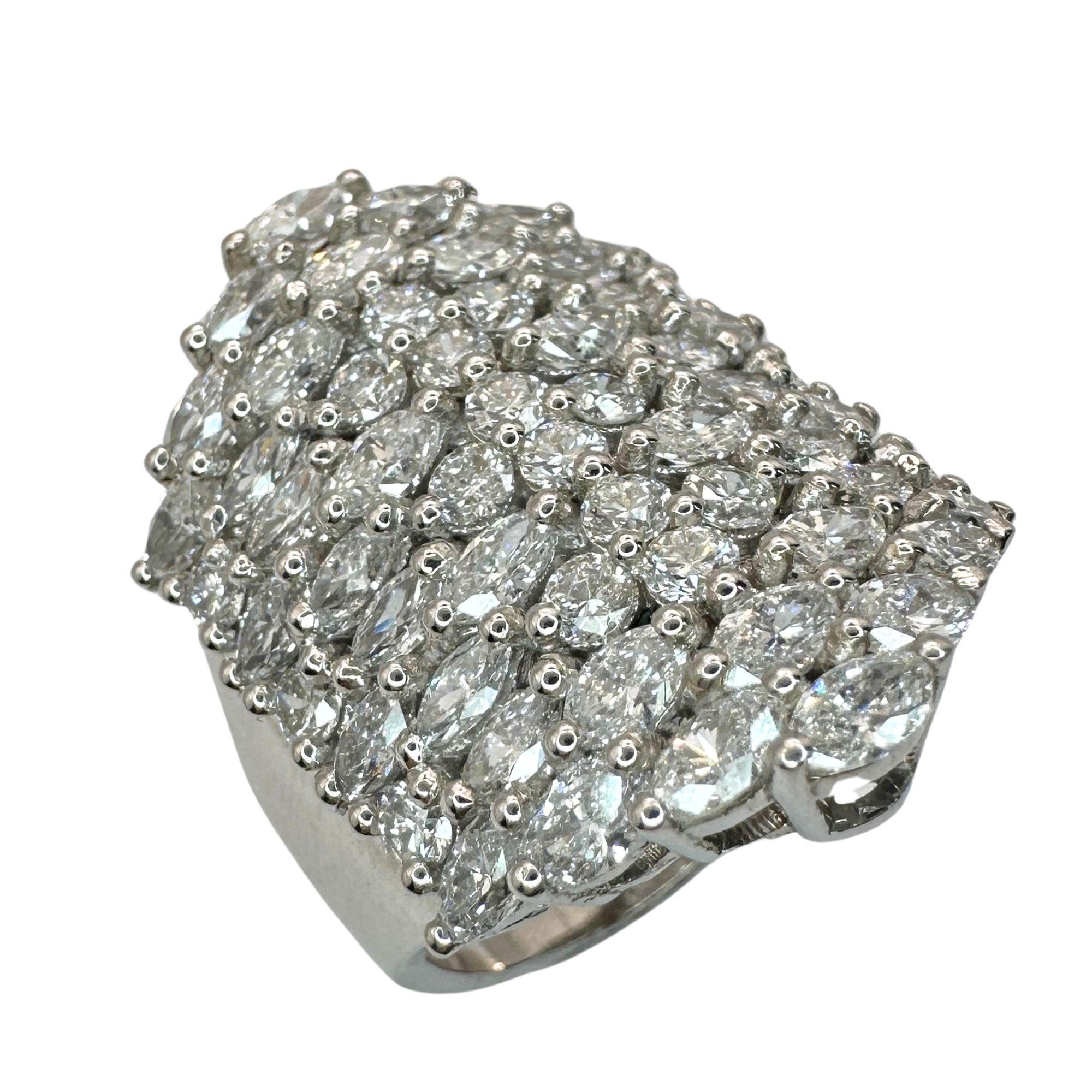18k Diamond Wide Band Ring In Good Condition For Sale In New York, NY