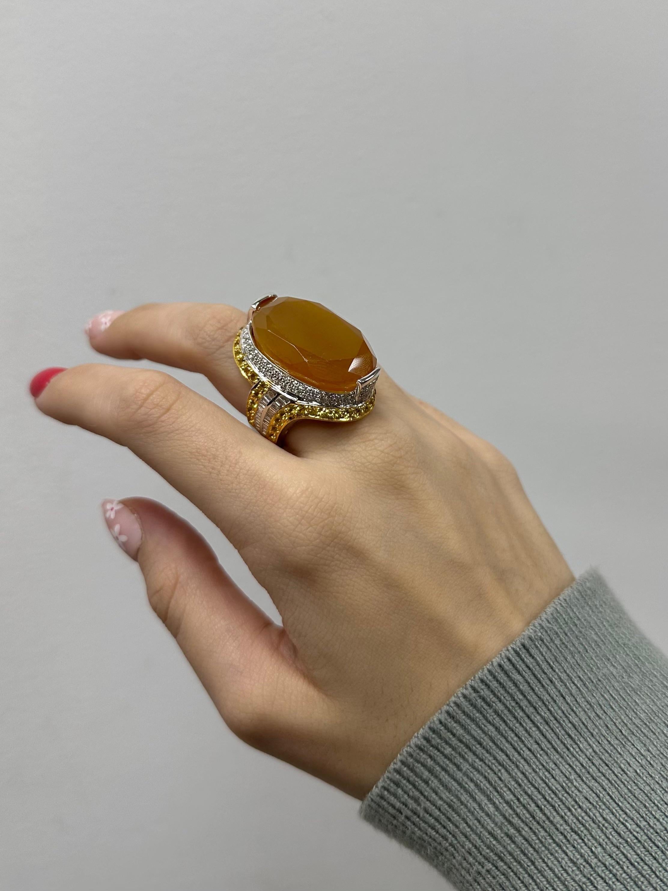 Taille mixte Bague cocktail 18 carats, saphir jaune et ambre jaune simulé en vente