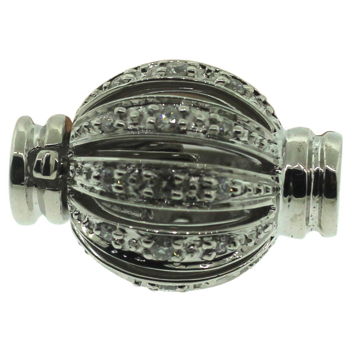 Chiusura a sfera con diamanti 18K 15,8x11,5 mm 
0,25 carati di diamanti
4 grammi