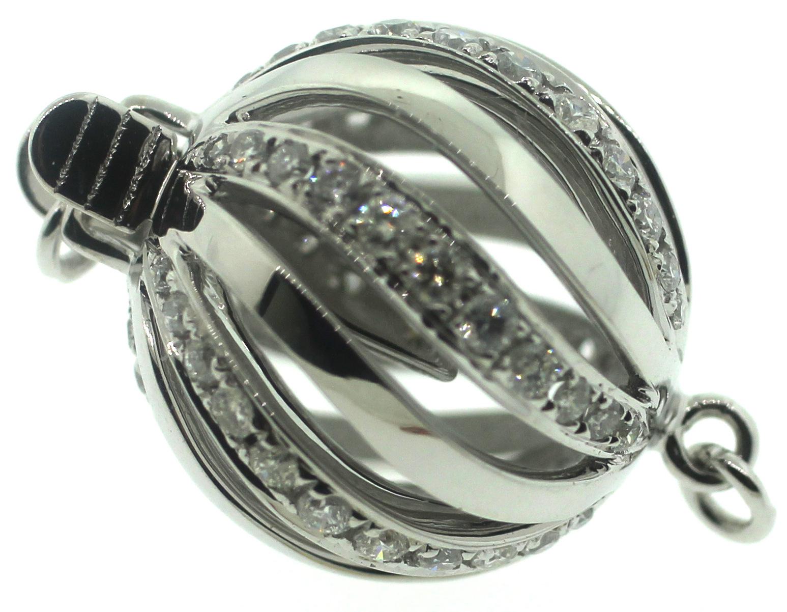 Fermoir boule 18 carats avec diamants 17,8x12,5 mm
0,425 cts Diamants
3 grammes