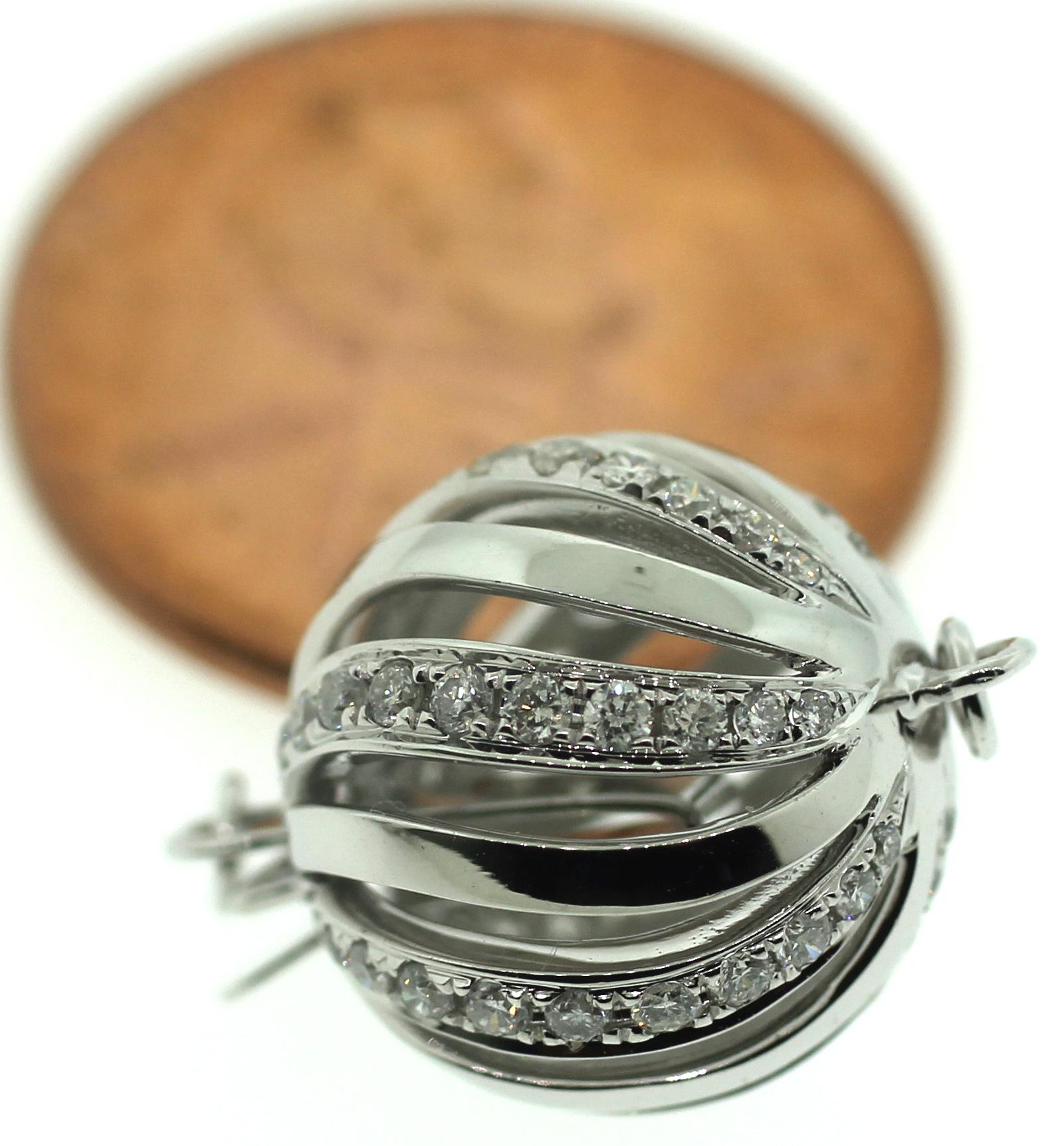 Taille brillant Fermoir boule 18 carats avec diamants 17,8x12,5 mm en vente
