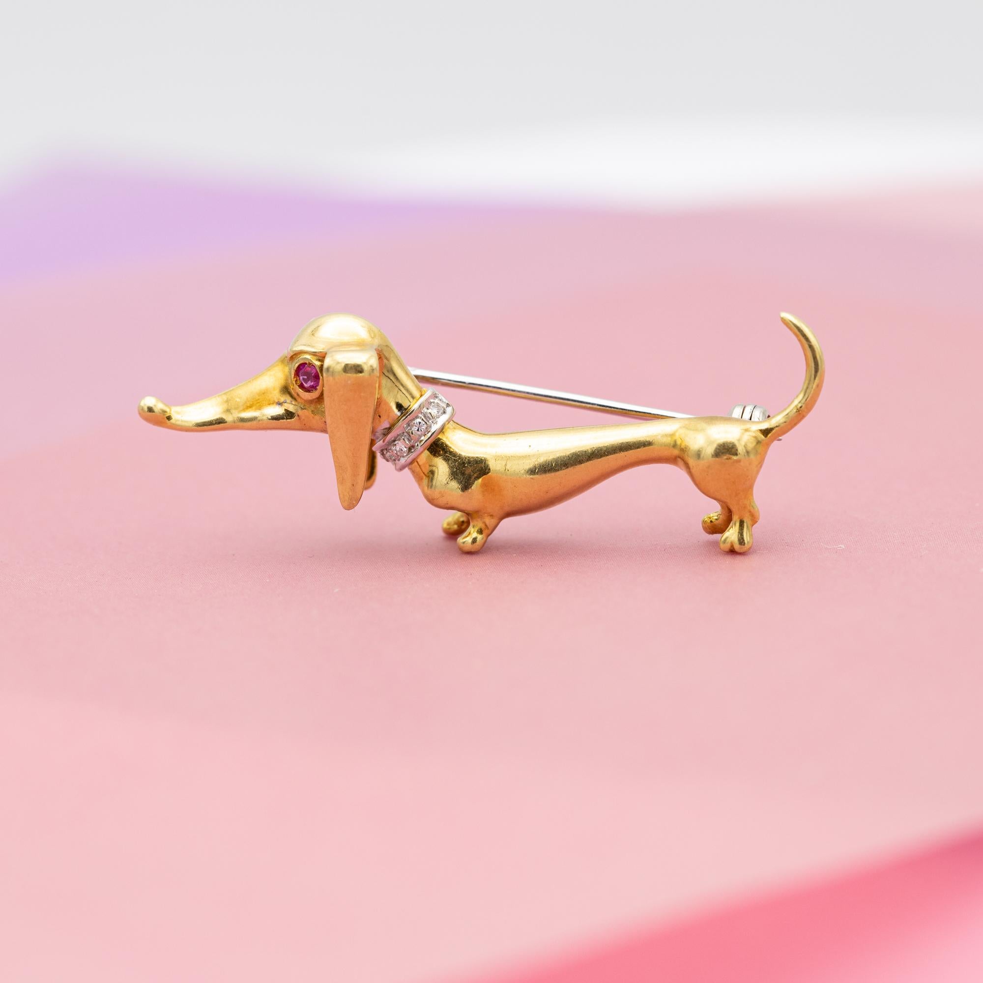 18k dog Brooch - solid yellow gold animal - french diamond ruby collar pin In Good Condition For Sale In Antwerp, BE