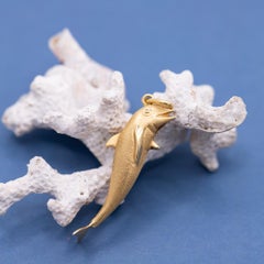 18k dolphin - Vintage animal charm - 18 karat solid yellow gold pendant