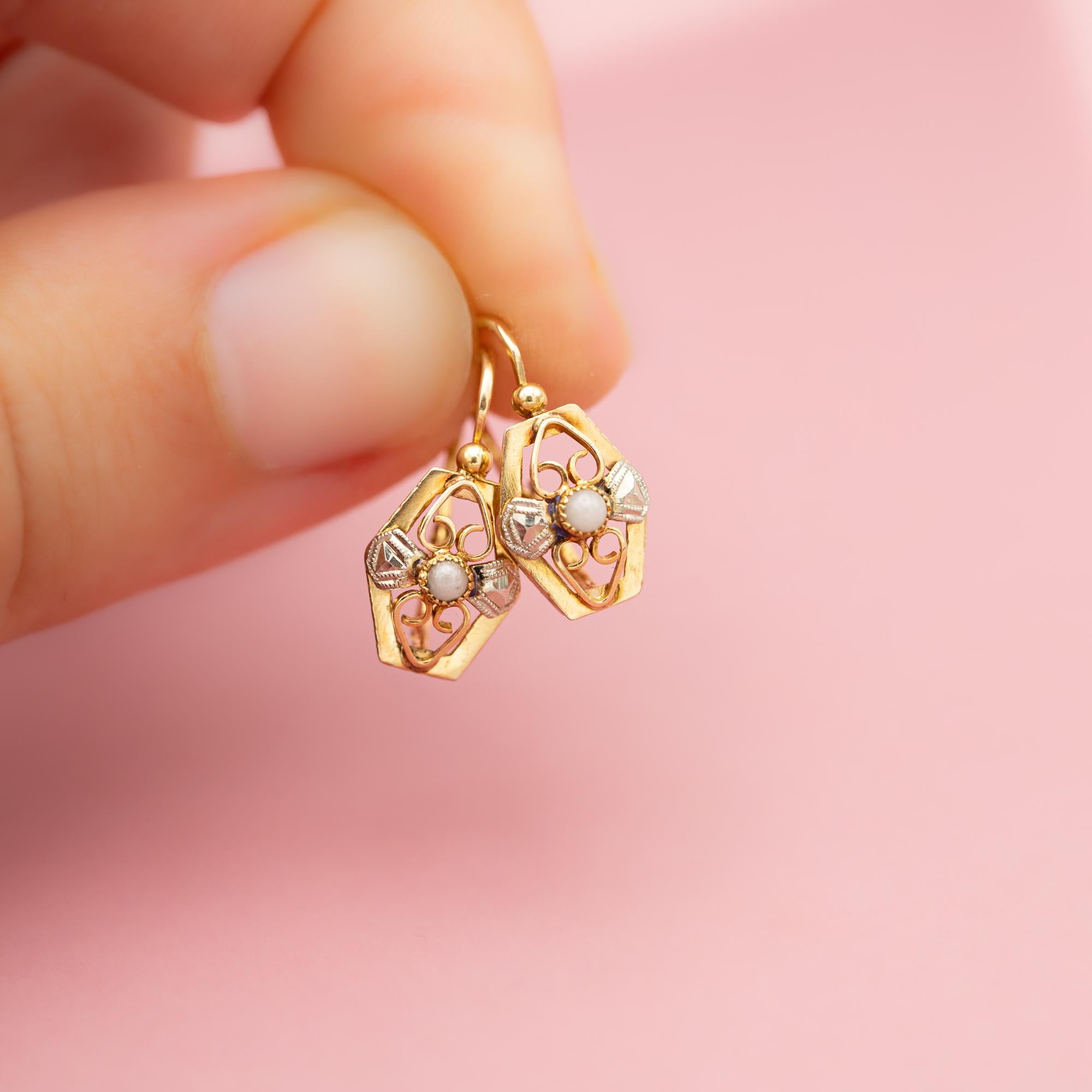 For sale are these cute French Napoleon III earrings. These 18 ct yellow gold dormeuse earrings (also called sleepers) have a front closure and are decorated with flower shaped ornaments, little seed pearls and finished with a lot of detail. The