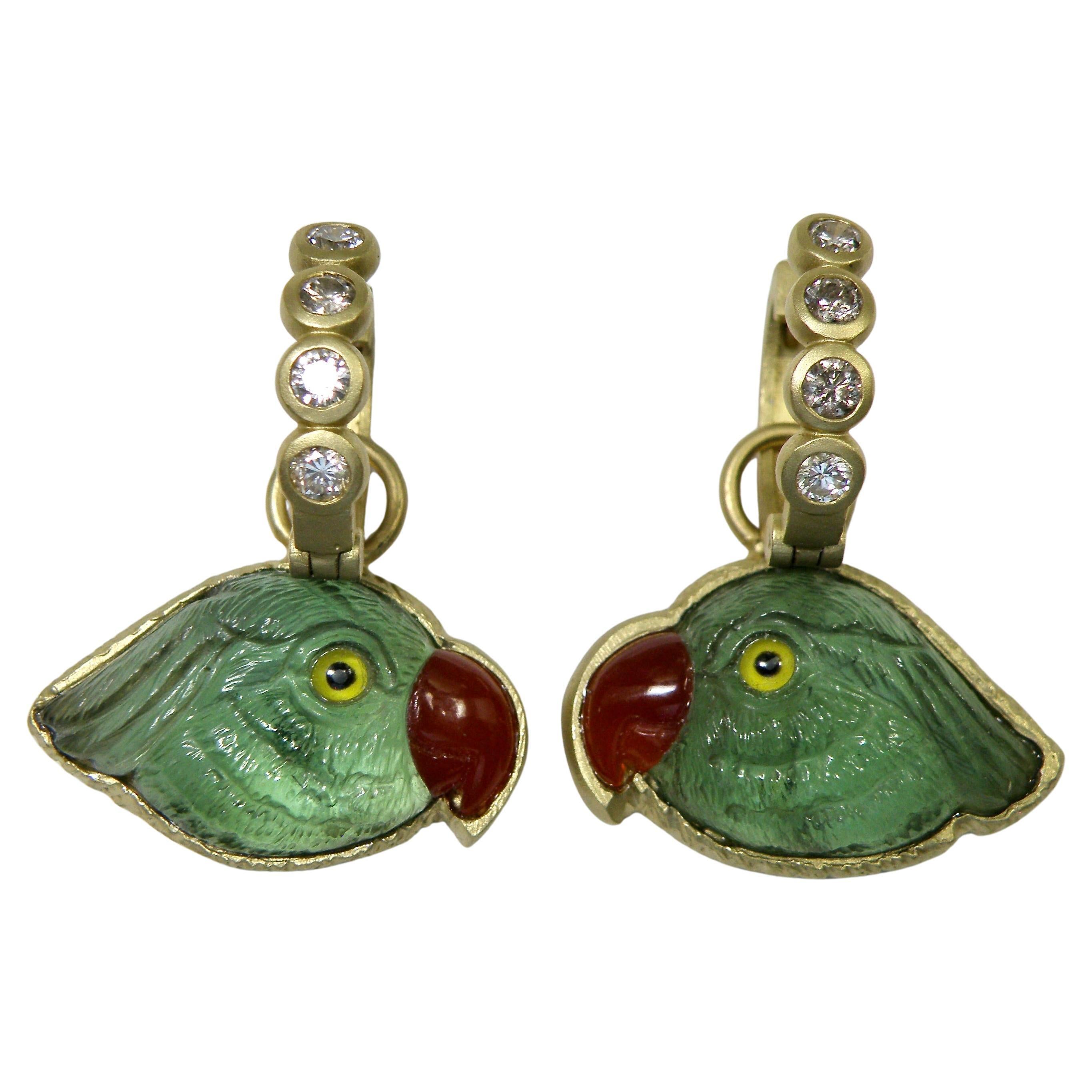 Boucles d'oreilles 18k, têtes de perroquet en tourmaline verte sculptée avec diamants en vente