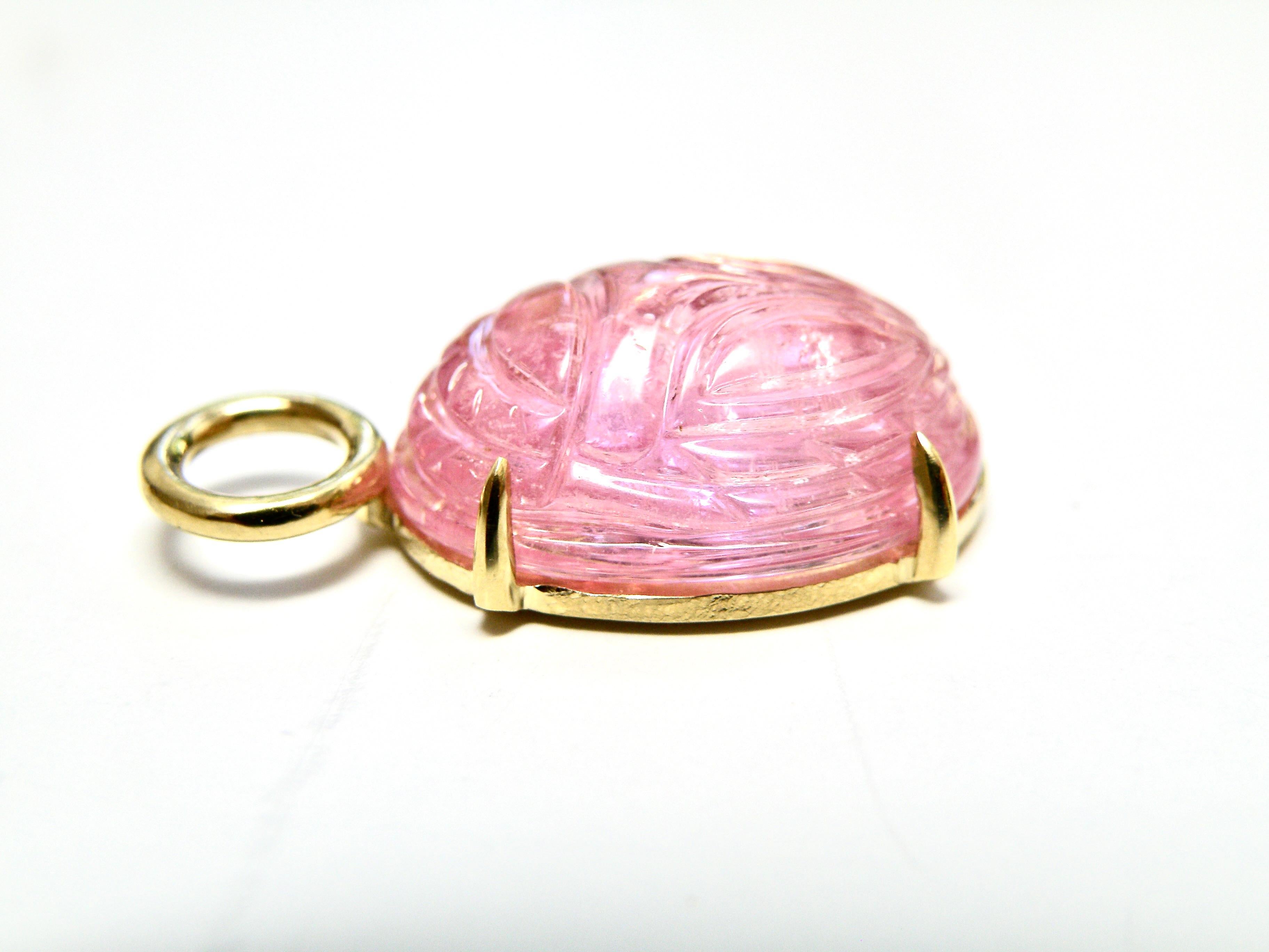 da uomo o donna Orecchini scarabei in tormalina rosa 18k con zaffiri reversibili Huggies in vendita