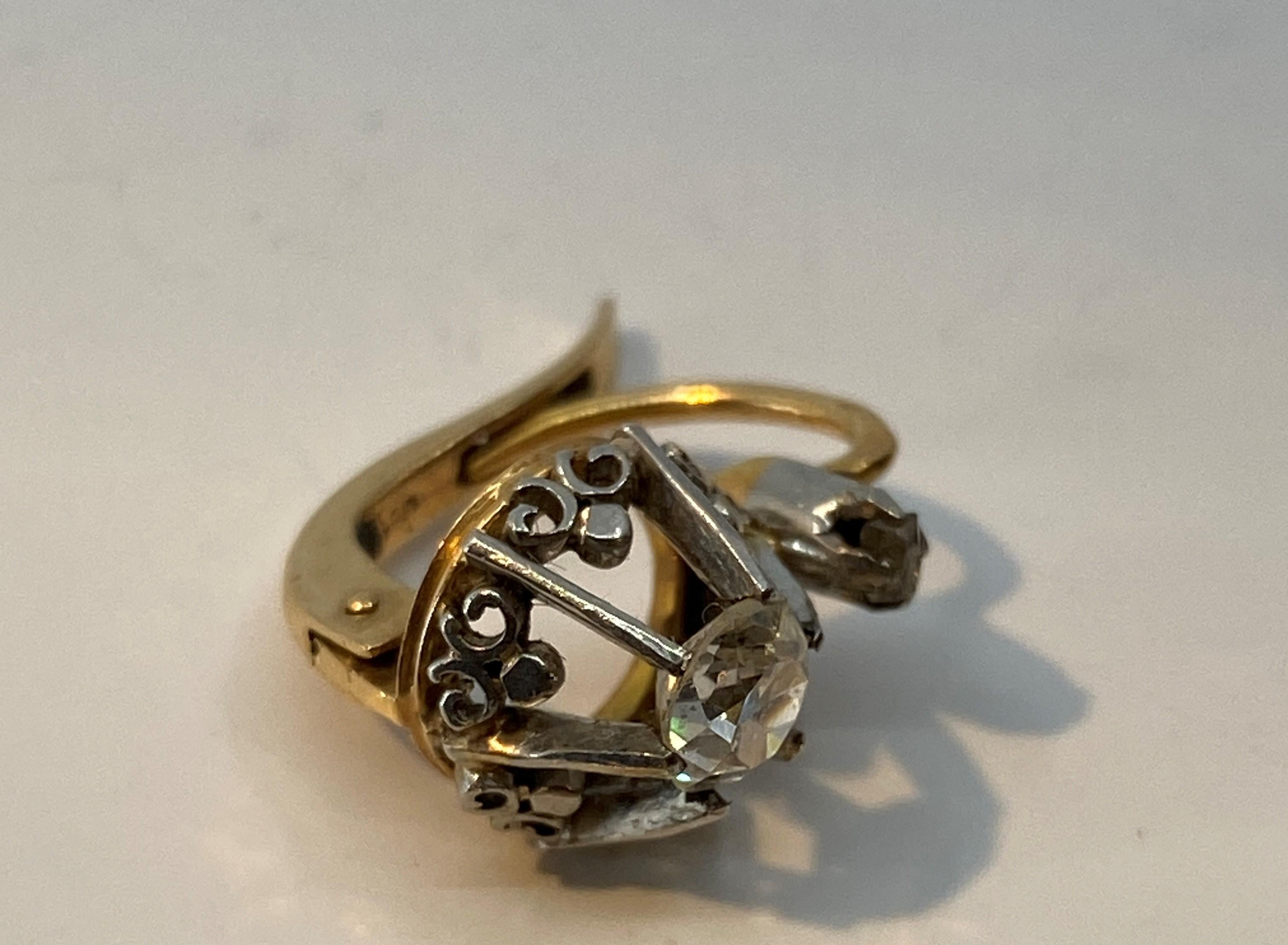 Boucles d'oreilles en or 18 carats serties de diamants, vers 1900   en vente 11