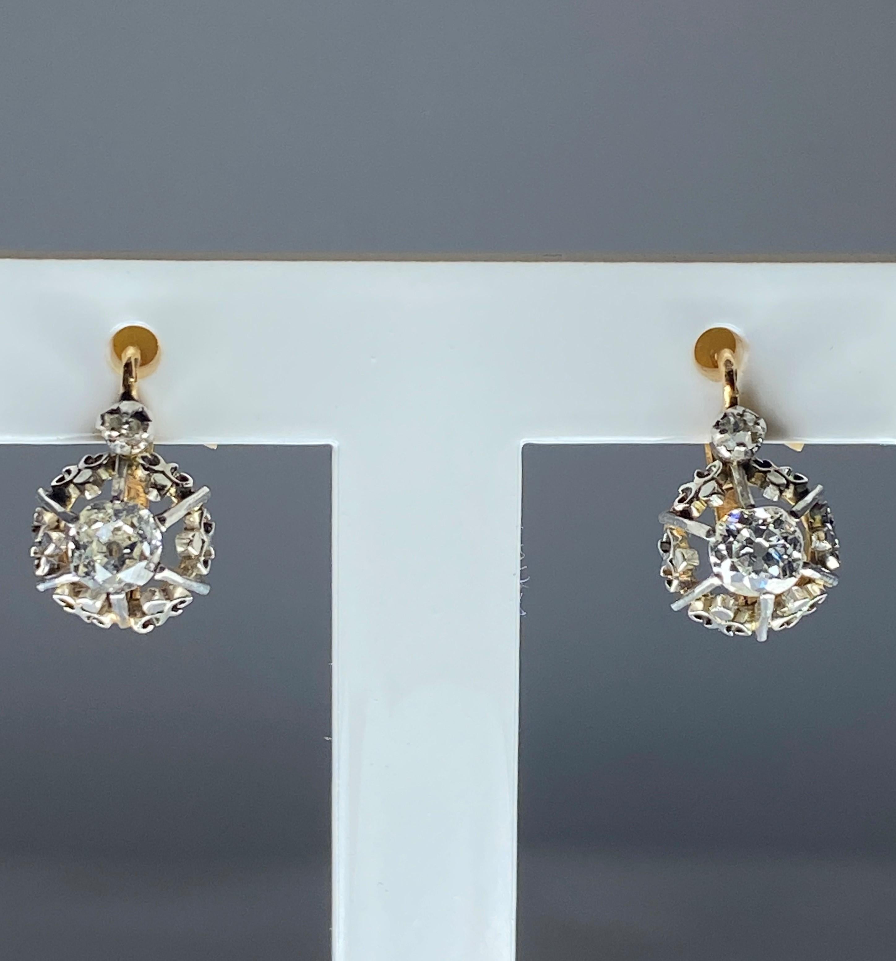 Boucles d'oreilles en or 18 carats serties de diamants, vers 1900   Unisexe en vente