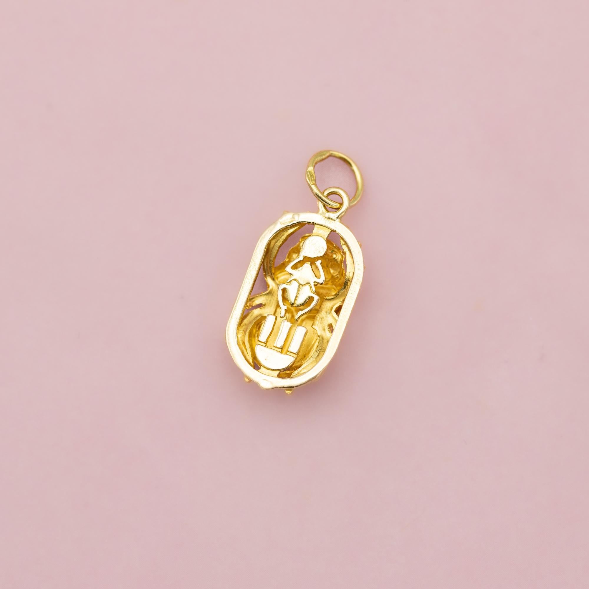 18 Karat ägyptischer Anhänger, Anhänger aus 18 Karat massivem Gelbgold mit Skarabäuskäfer und Anhänger (Moderne)