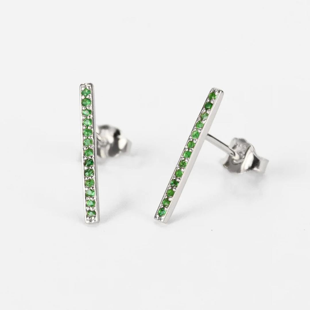 Round Cut 18K Emerald 26 Pcs Emerald Stud Earrings Long Bar Studs Delicate Gold Earrings For Sale